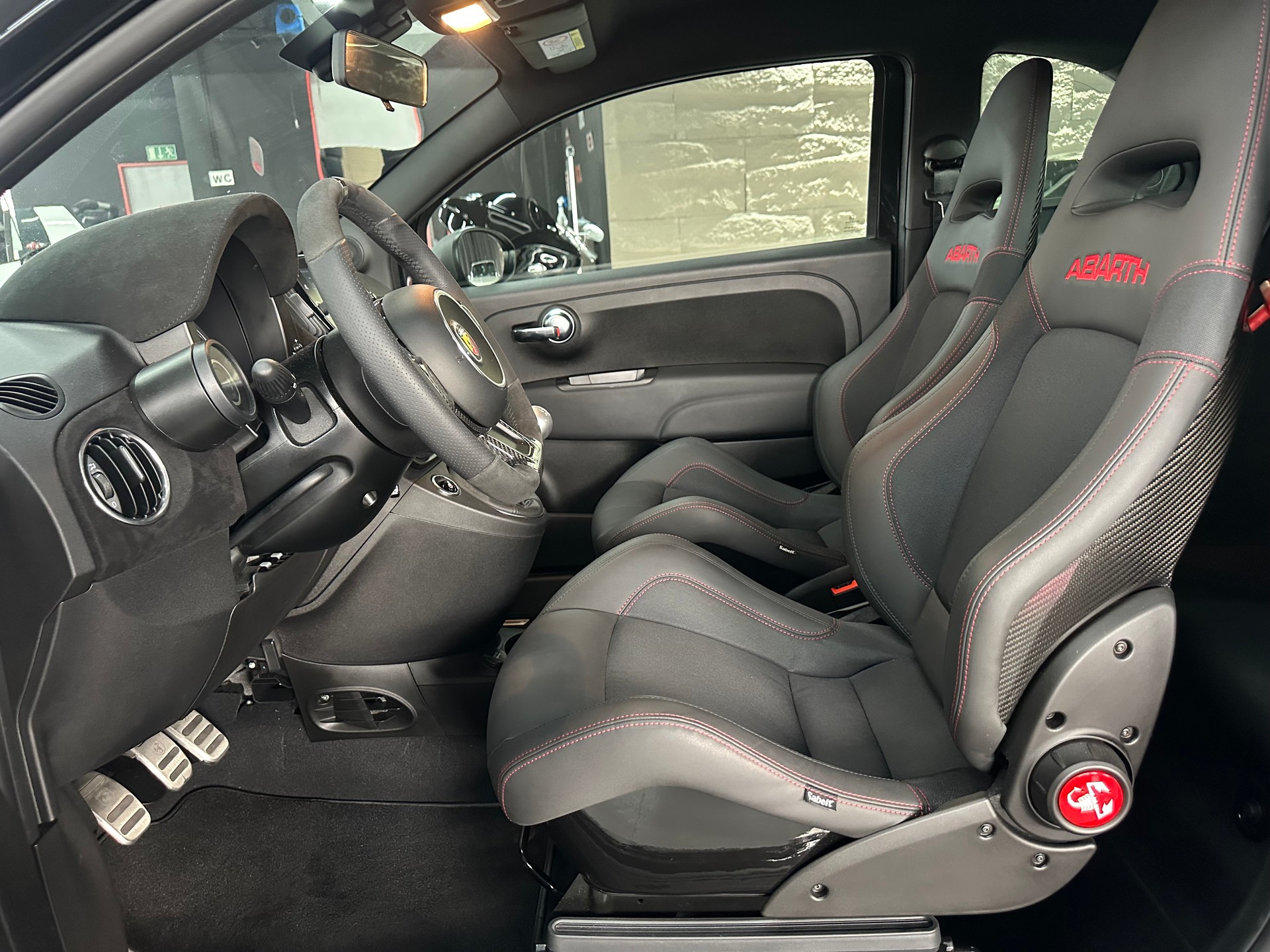 FIAT 695 1.4 16V Turbo Abarth Competizione-image-3