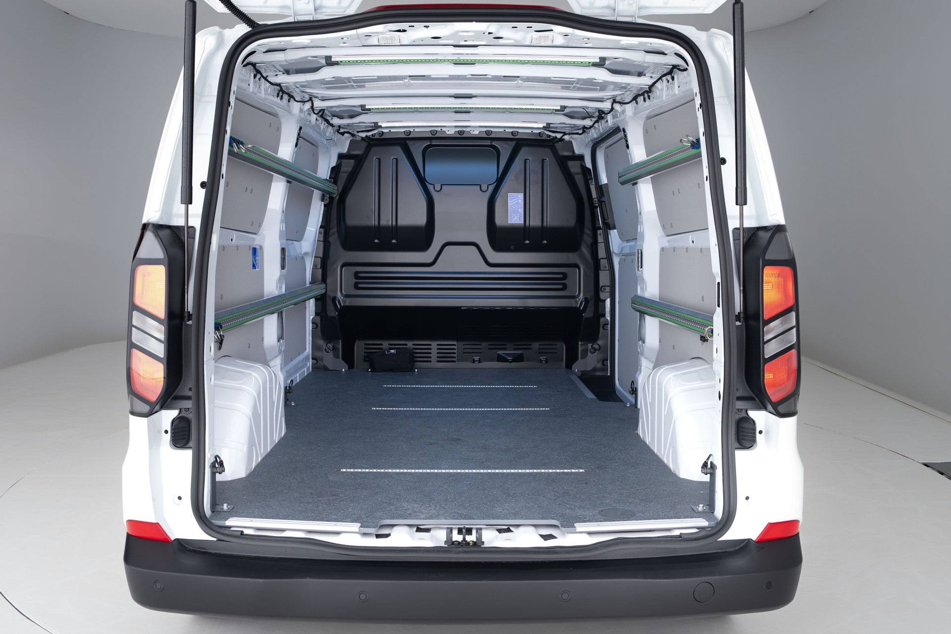 FORD Transit Custom Van 280 L2 2.0 EcoBlue 110 Trend-image-25