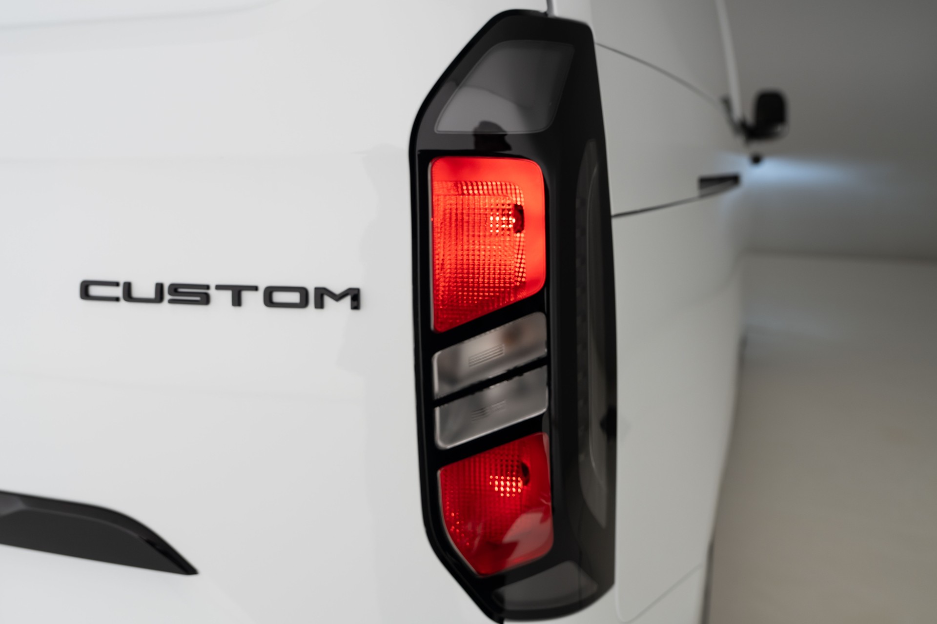 FORD Transit Custom Van 280 L2 2.0 EcoBlue 110 Trend-image-28