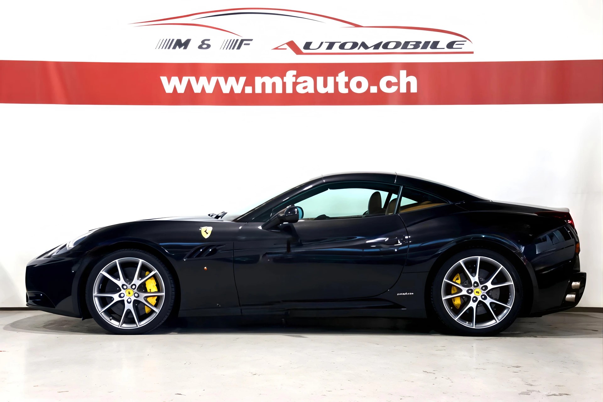 FERRARI California 4.3-showroom-element-3