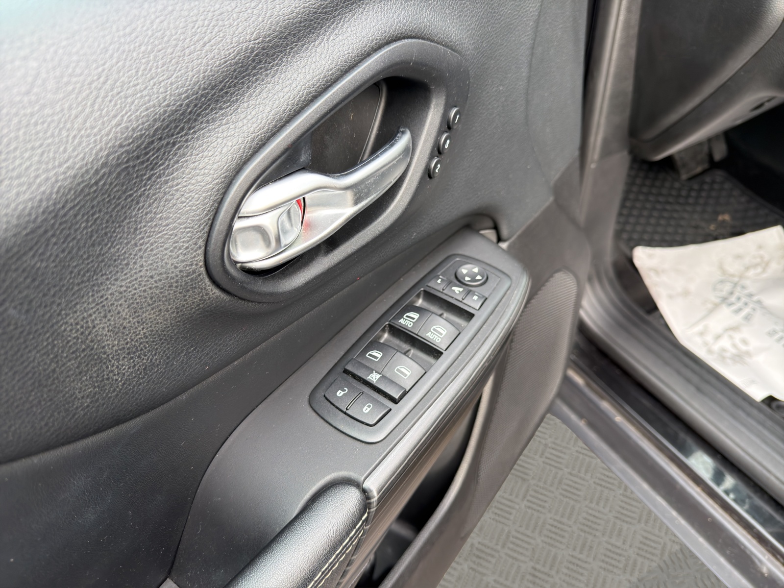 JEEP Cherokee 3.2 Limited AWD 9ATX-image-15