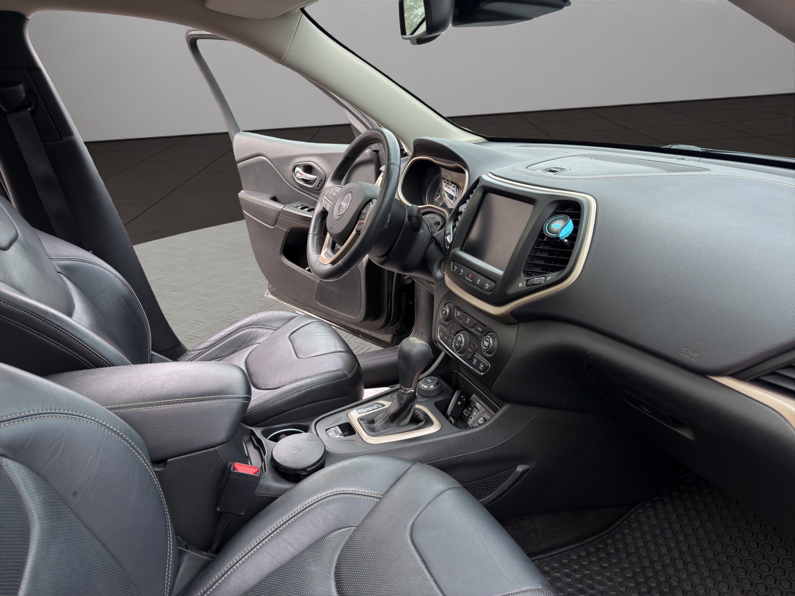 JEEP Cherokee 3.2 Limited AWD 9ATX-image-8