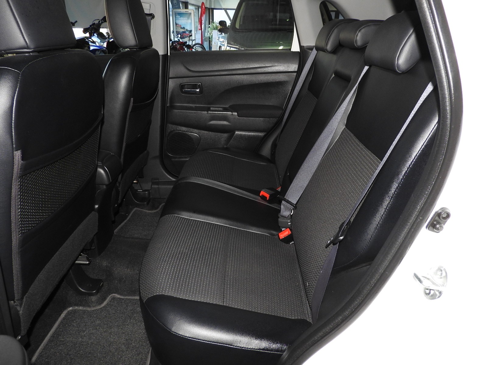 CITROEN C4 Aircross 1.6 HDi Collection 4WD-image-9