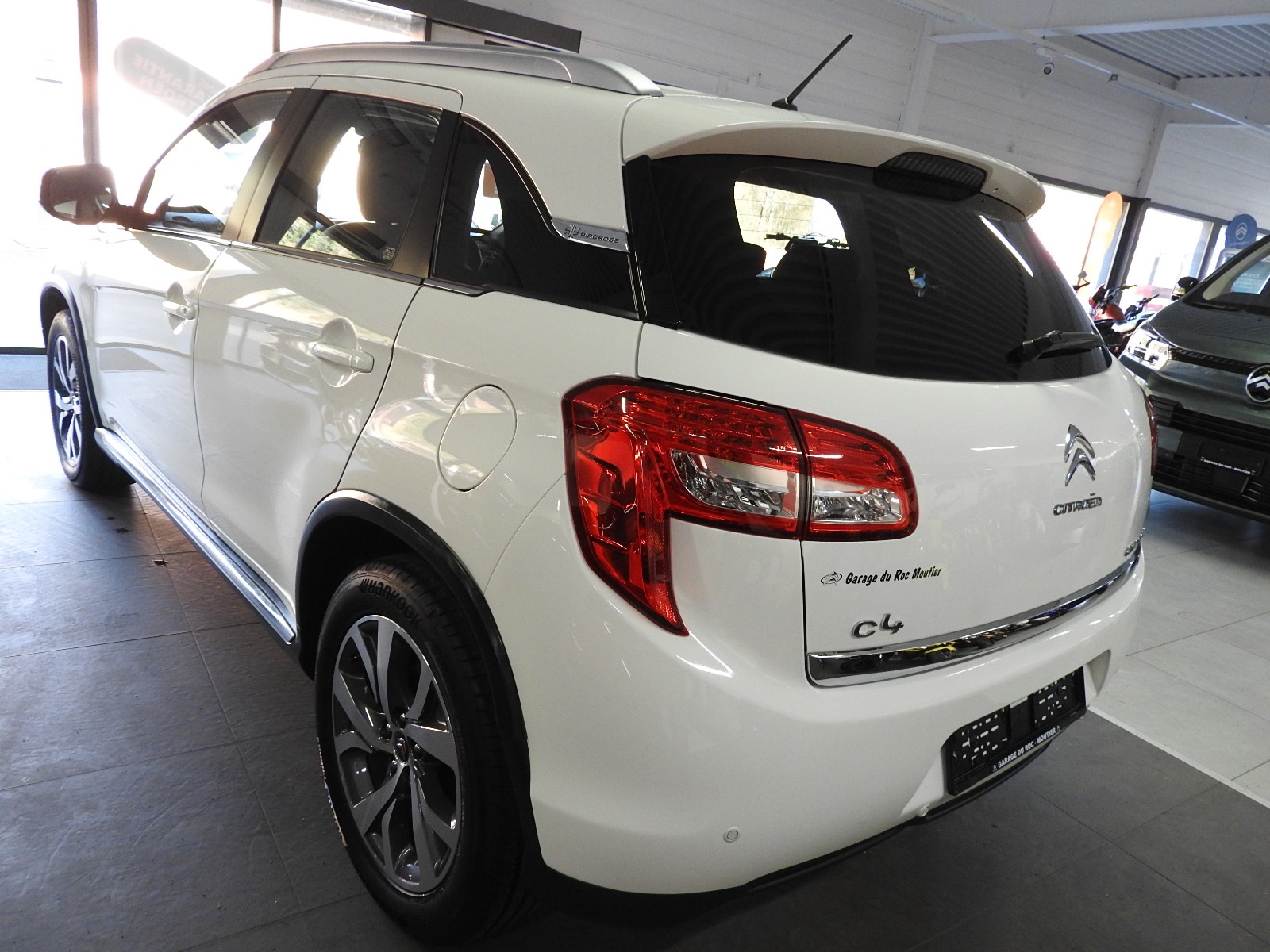 CITROEN C4 Aircross 1.6 HDi Collection 4WD-image-4