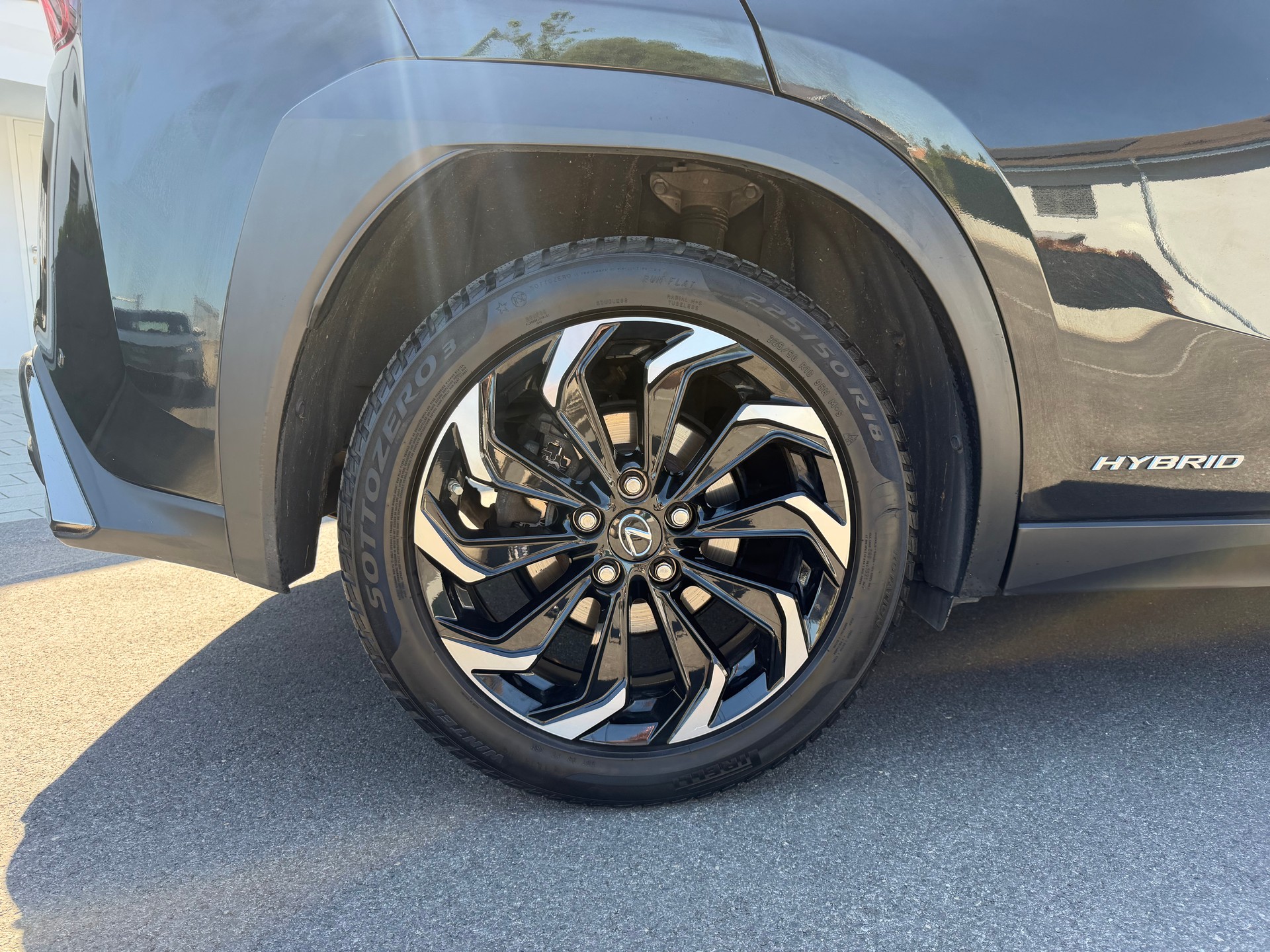 LEXUS UX 250h F Sport AWD Automatic-image-11