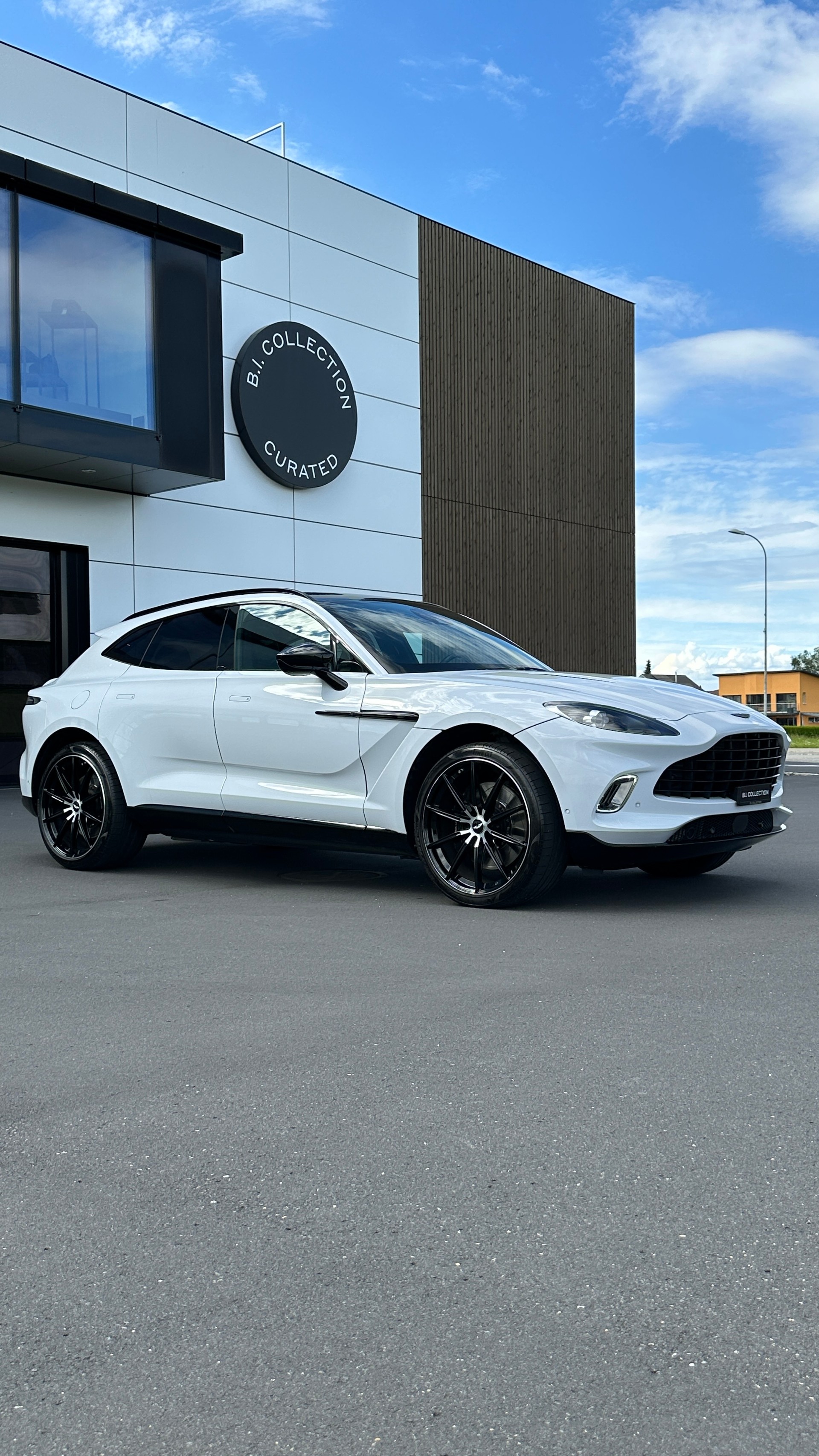 ASTON MARTIN DBX 4.0 V8