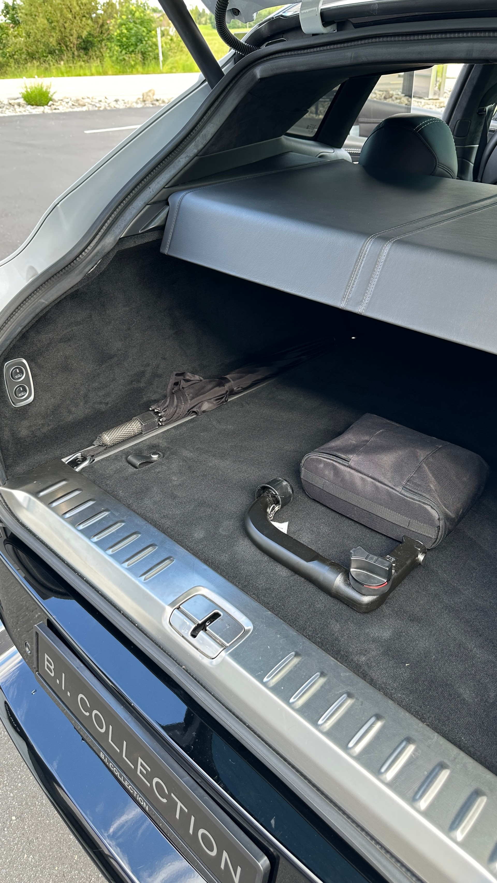 ASTON MARTIN DBX 4.0 V8-image-23