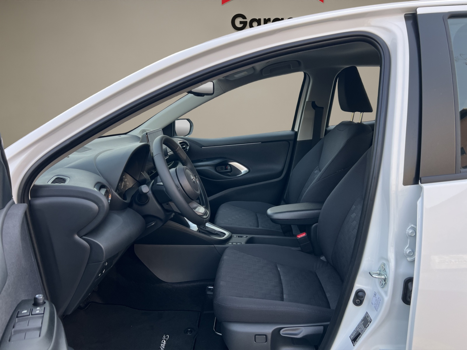 TOYOTA Yaris 1.5 VVT-i HSD Comfort-image-8