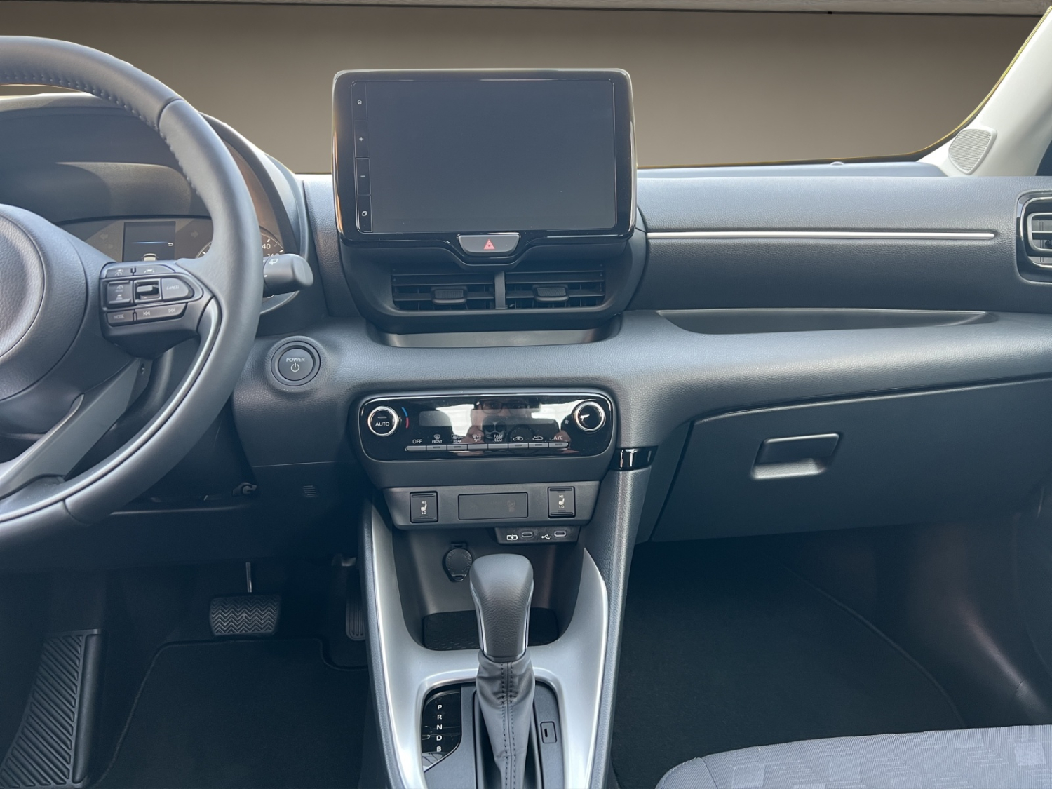 TOYOTA Yaris 1.5 VVT-i HSD Comfort-image-11
