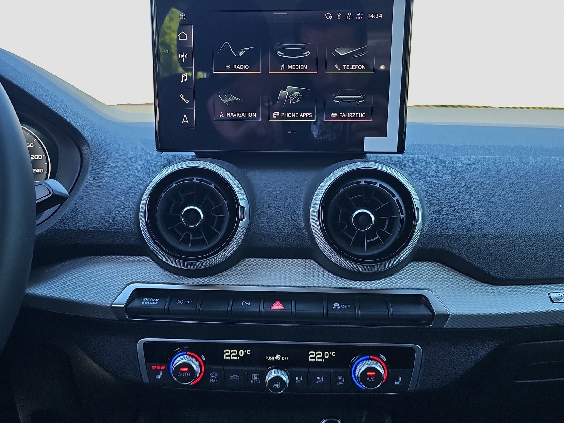 AUDI Q2 35 TFSI S-tronic S-Line-image-9