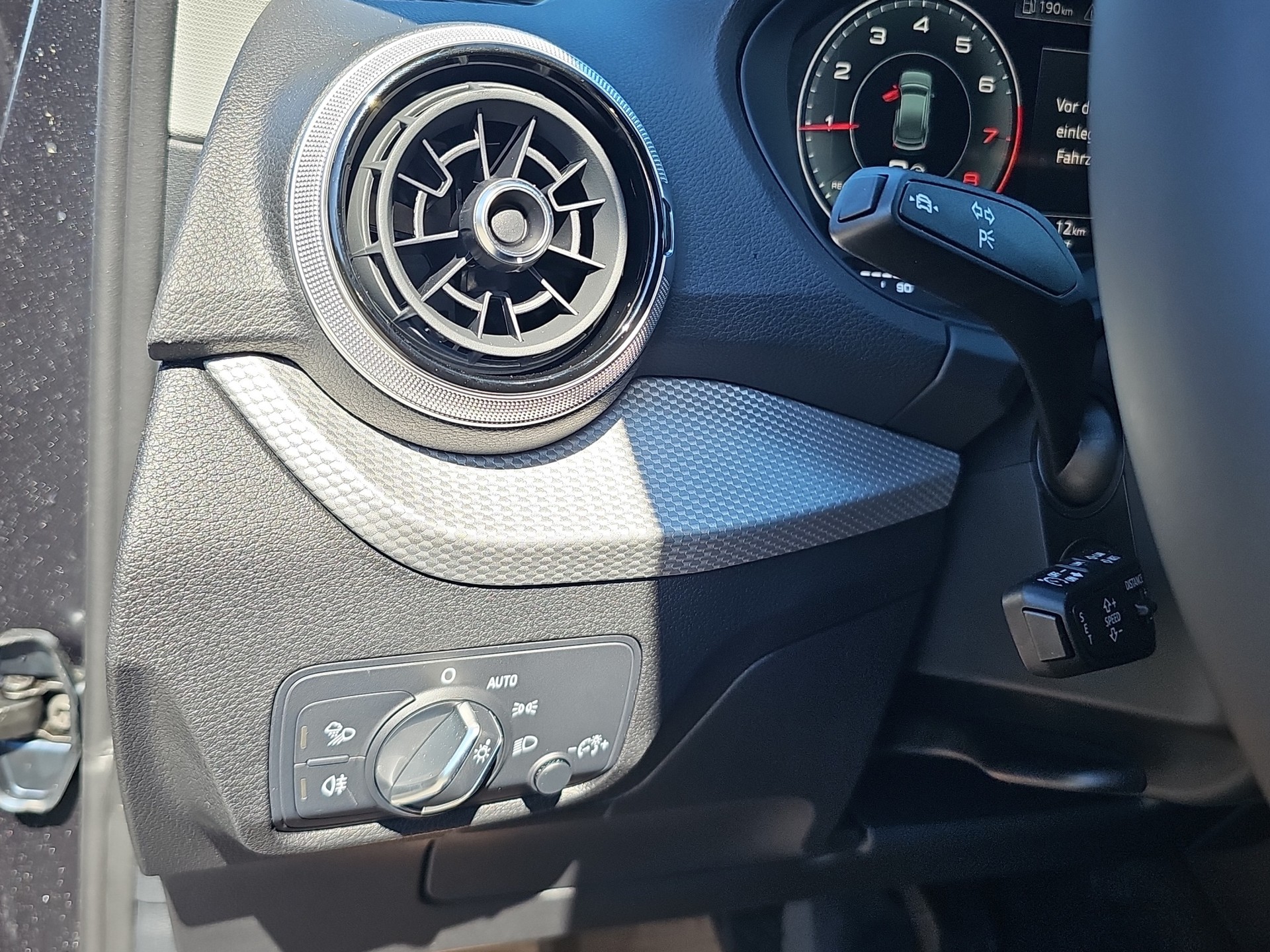 AUDI Q2 35 TFSI S-tronic S-Line-image-13
