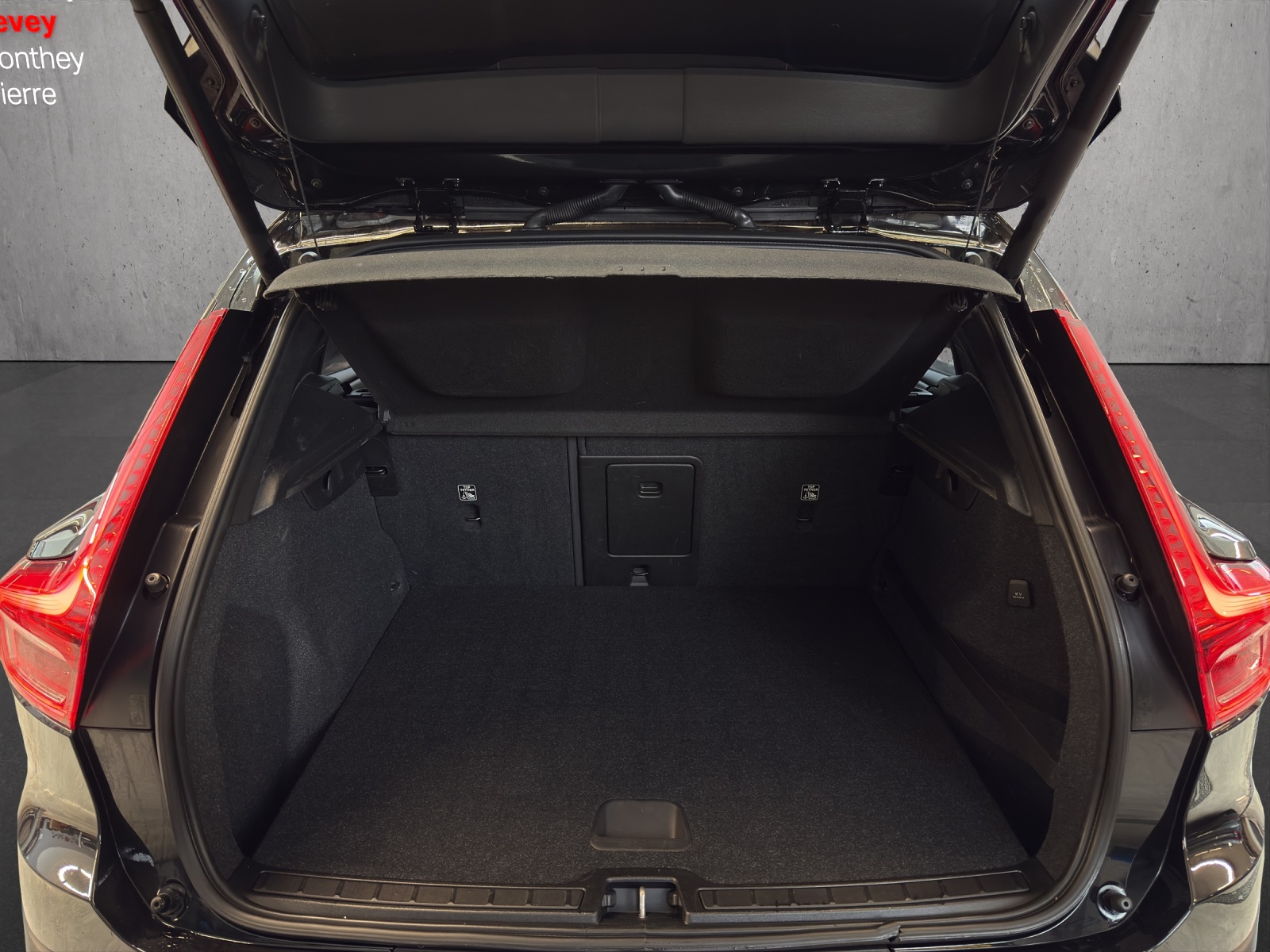VOLVO XC40 T4 AWD Momentum Geartronic-image-13