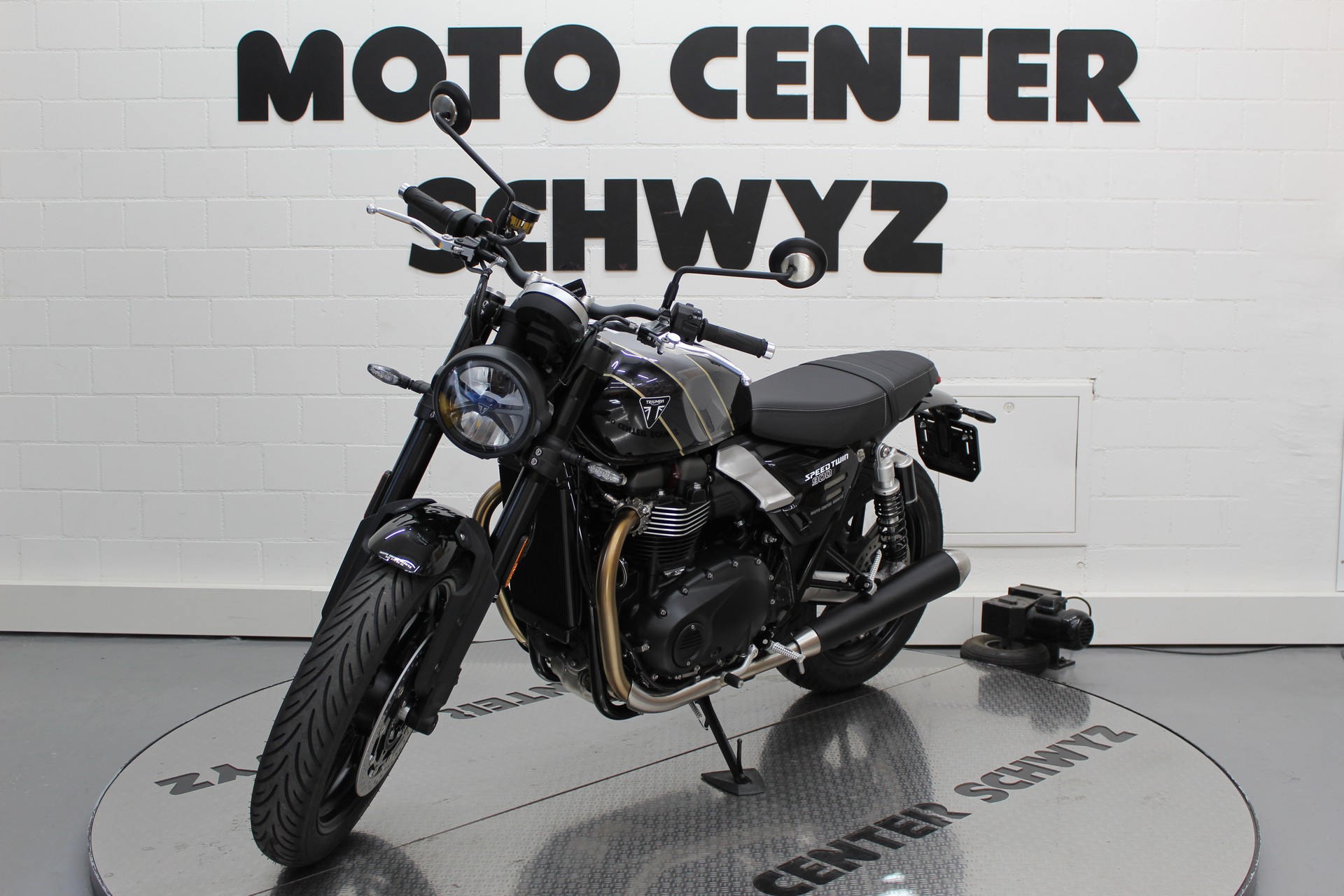 TRIUMPH Speed Twin 900-image-3