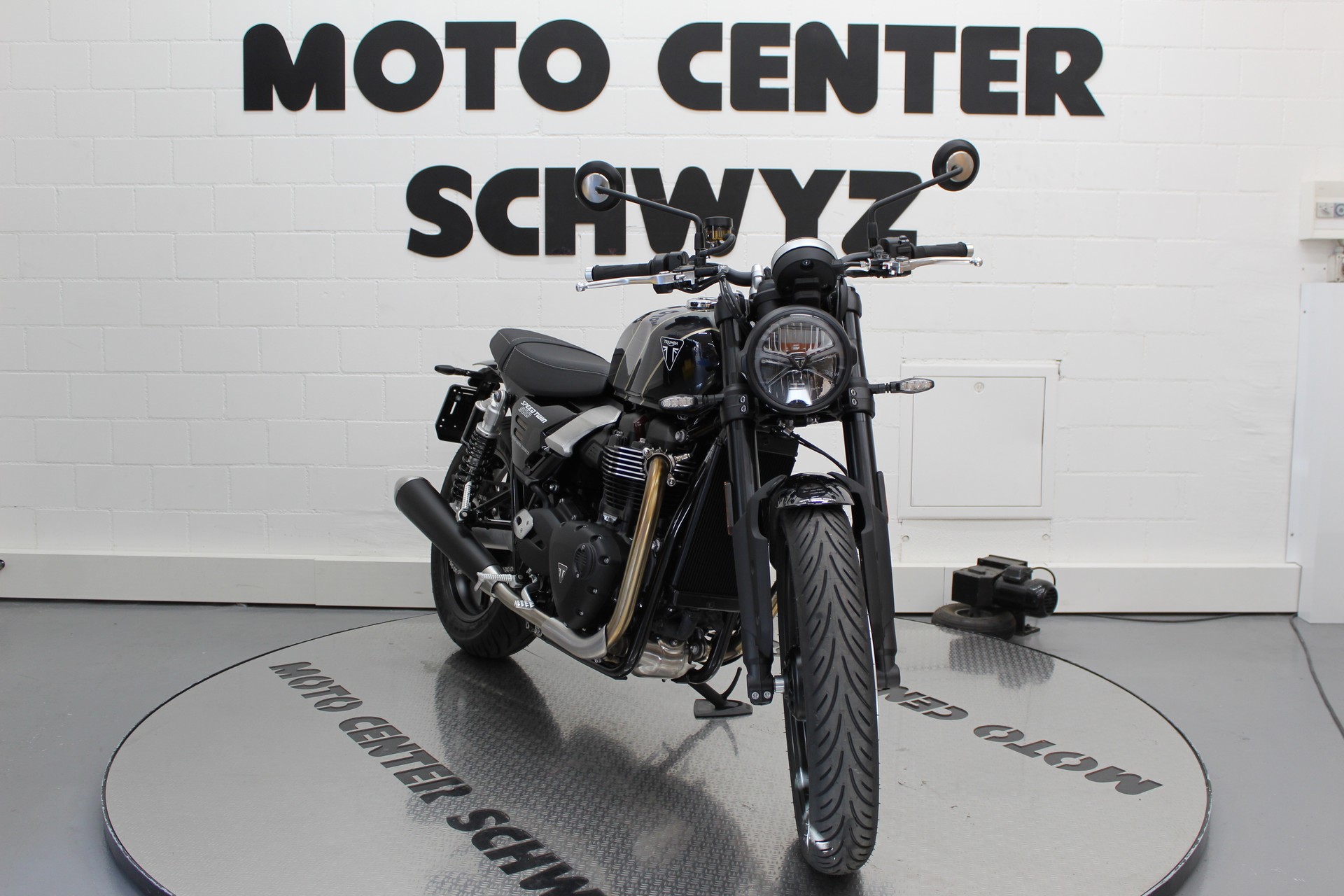 TRIUMPH Speed Twin 900-image-1