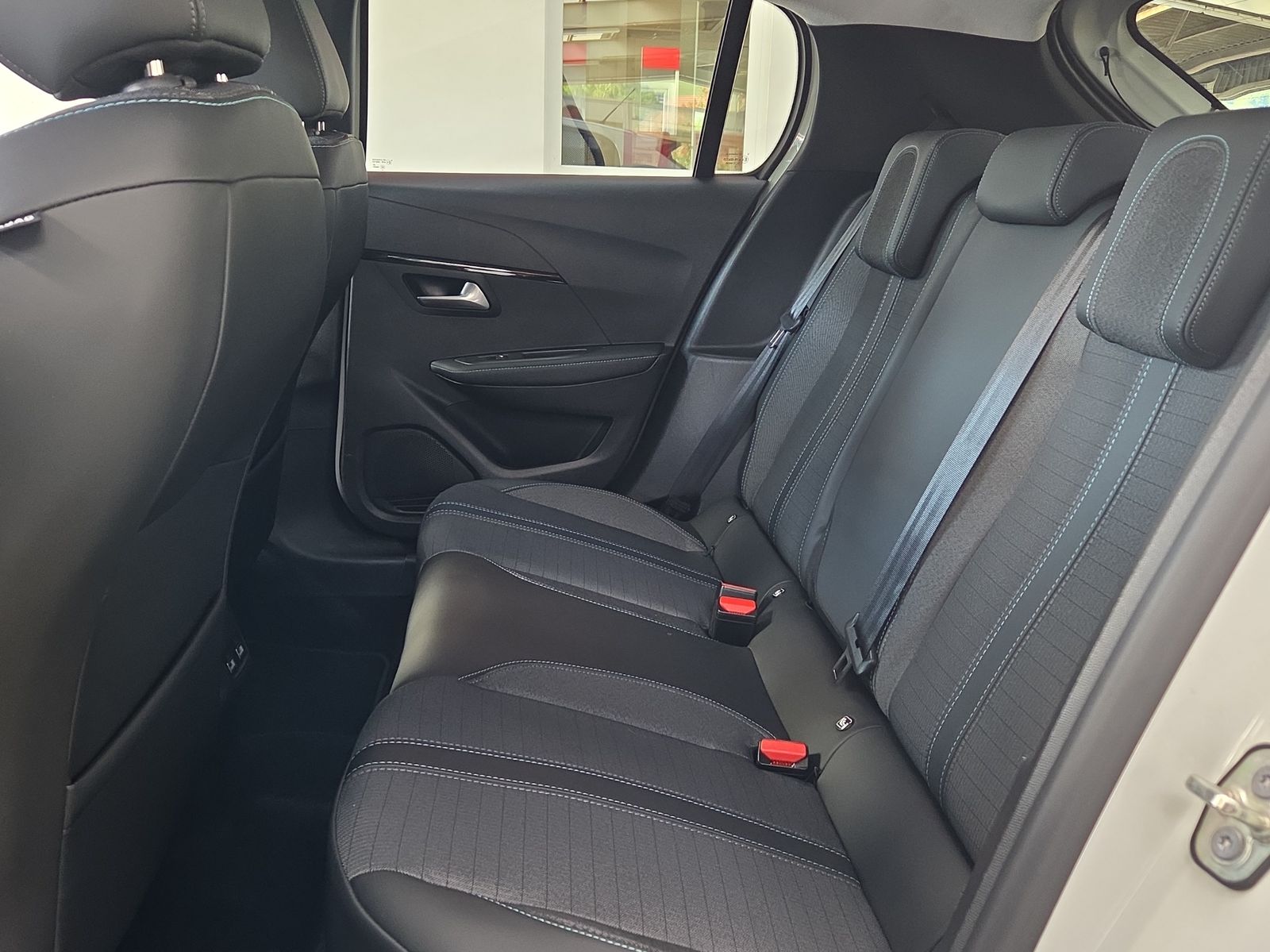 PEUGEOT 208 Elektrik Allure Pack-image-10
