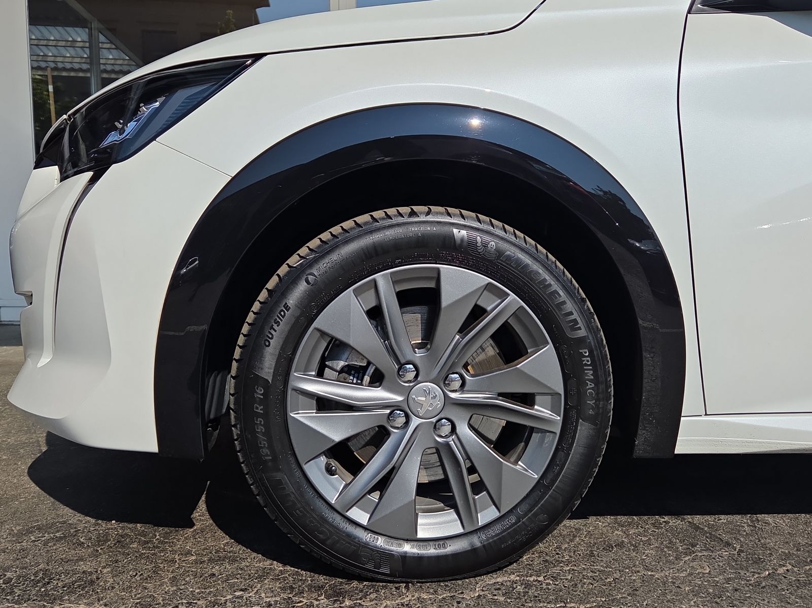 PEUGEOT 208 Elektrik Allure Pack-image-4