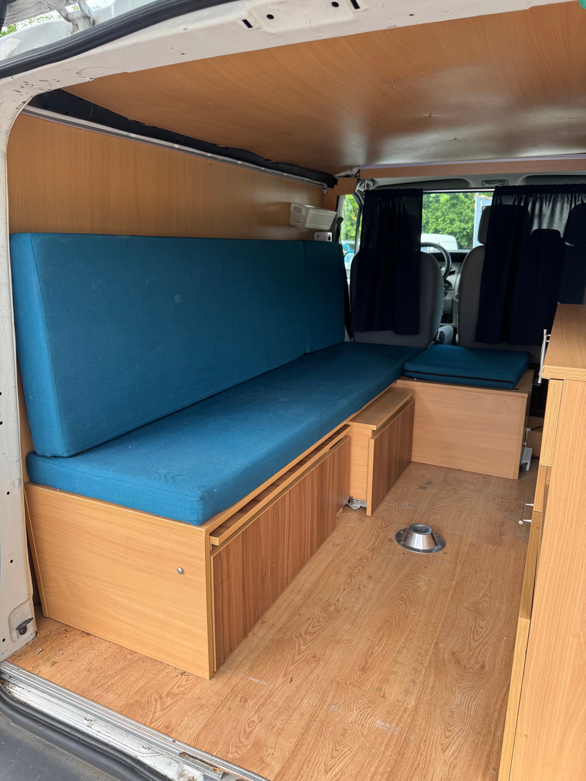 RENAULT TRAFIC-image-13