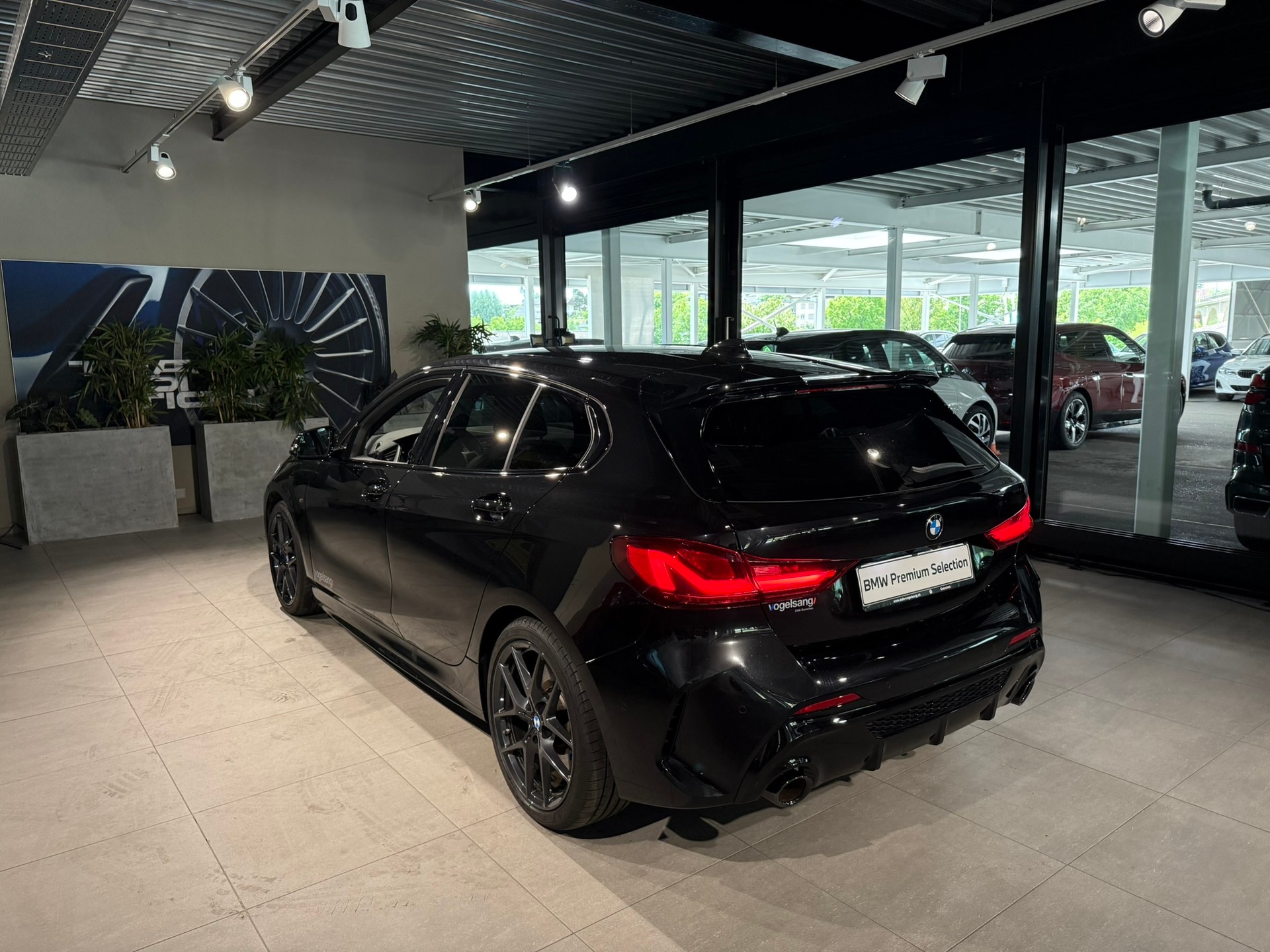 BMW M135i xDrive Steptronic-image-4