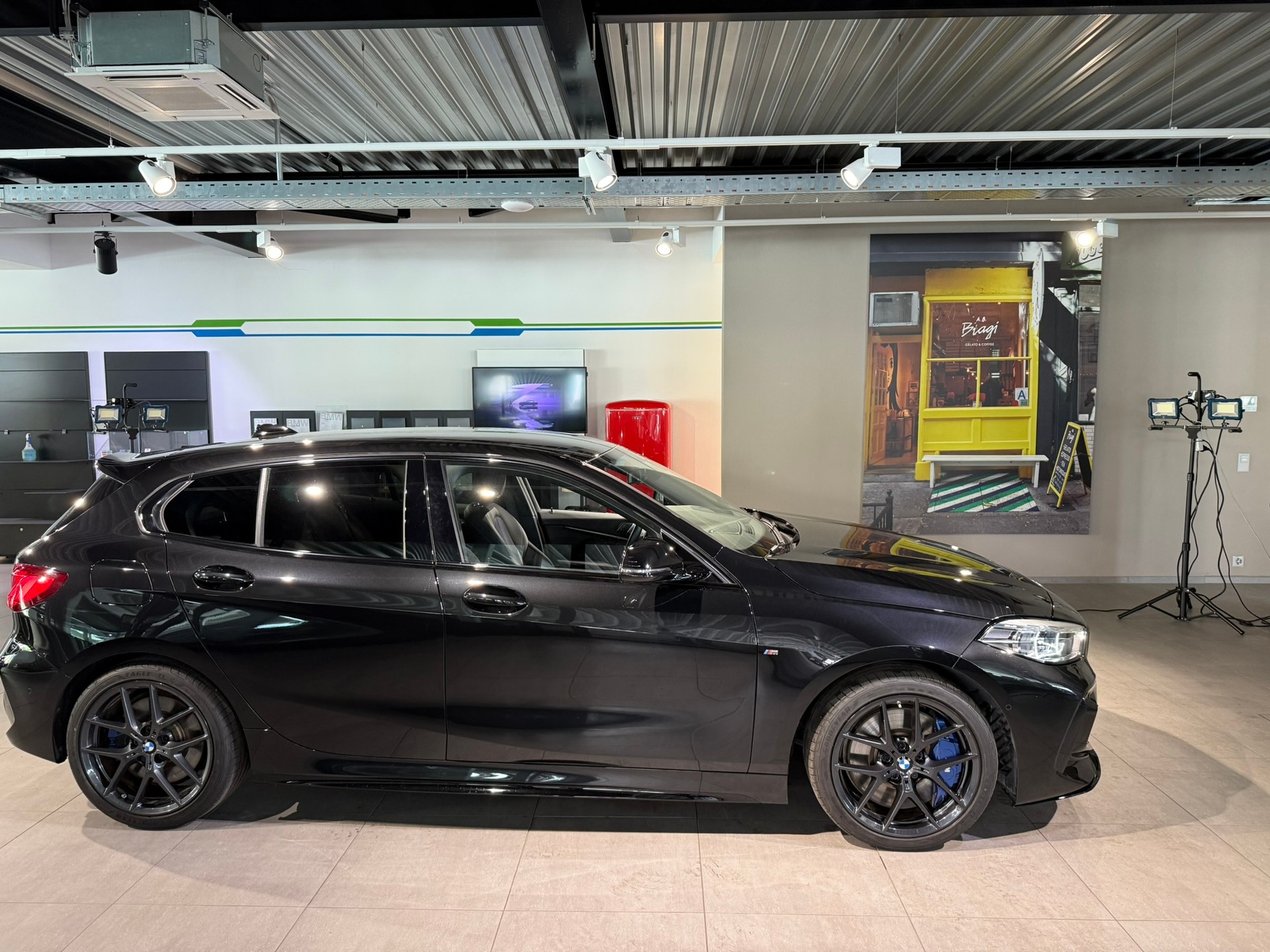 BMW M135i xDrive Steptronic-image-7