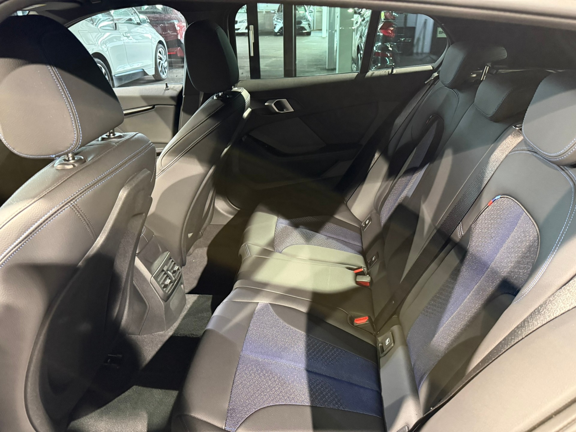 BMW M135i xDrive Steptronic-image-13
