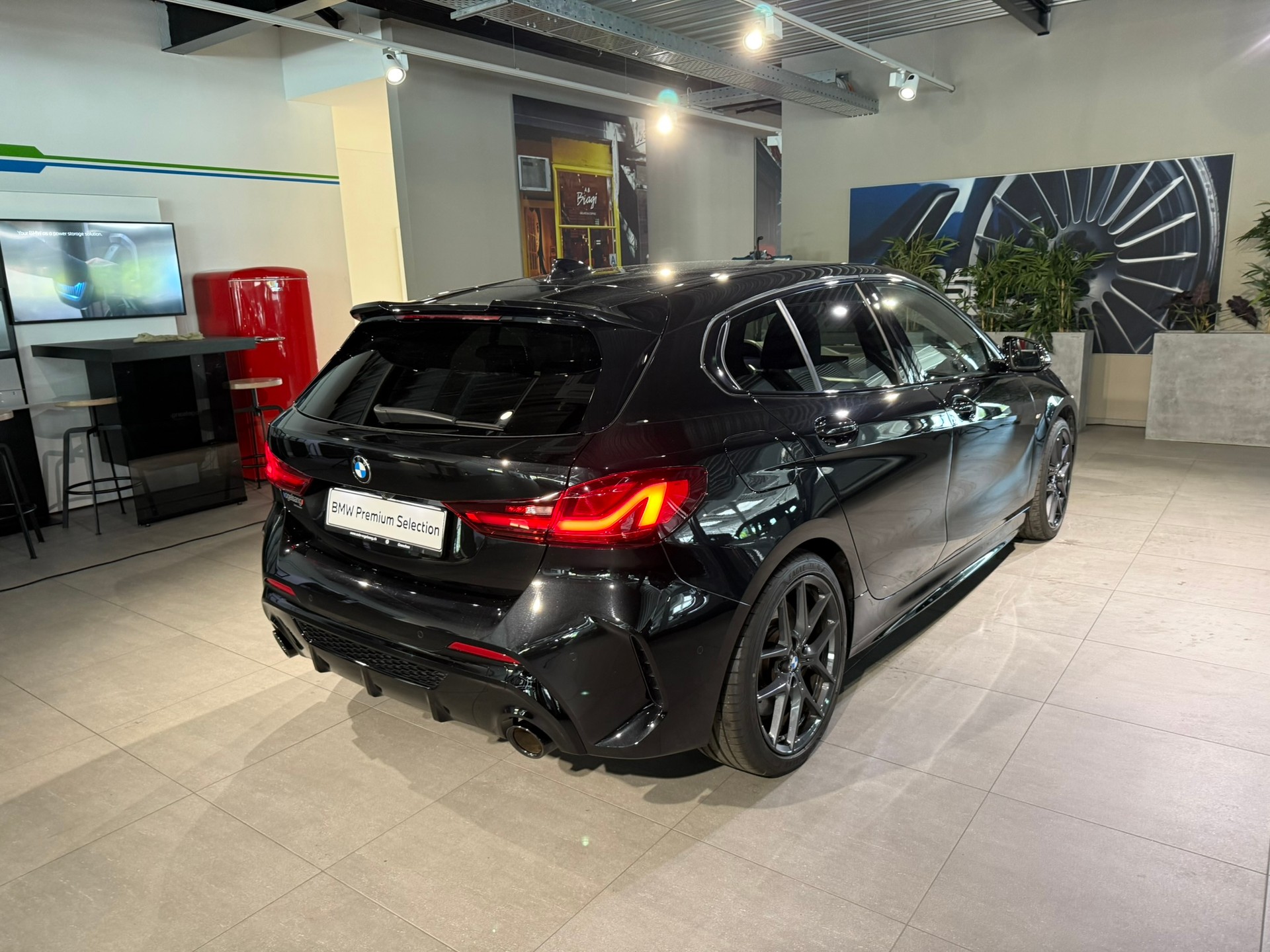 BMW M135i xDrive Steptronic-image-6