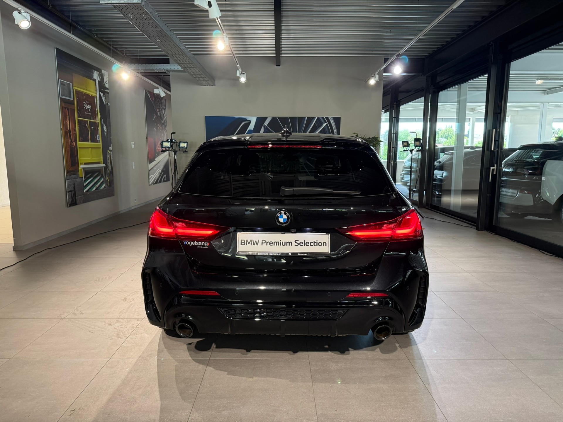 BMW M135i xDrive Steptronic-image-5
