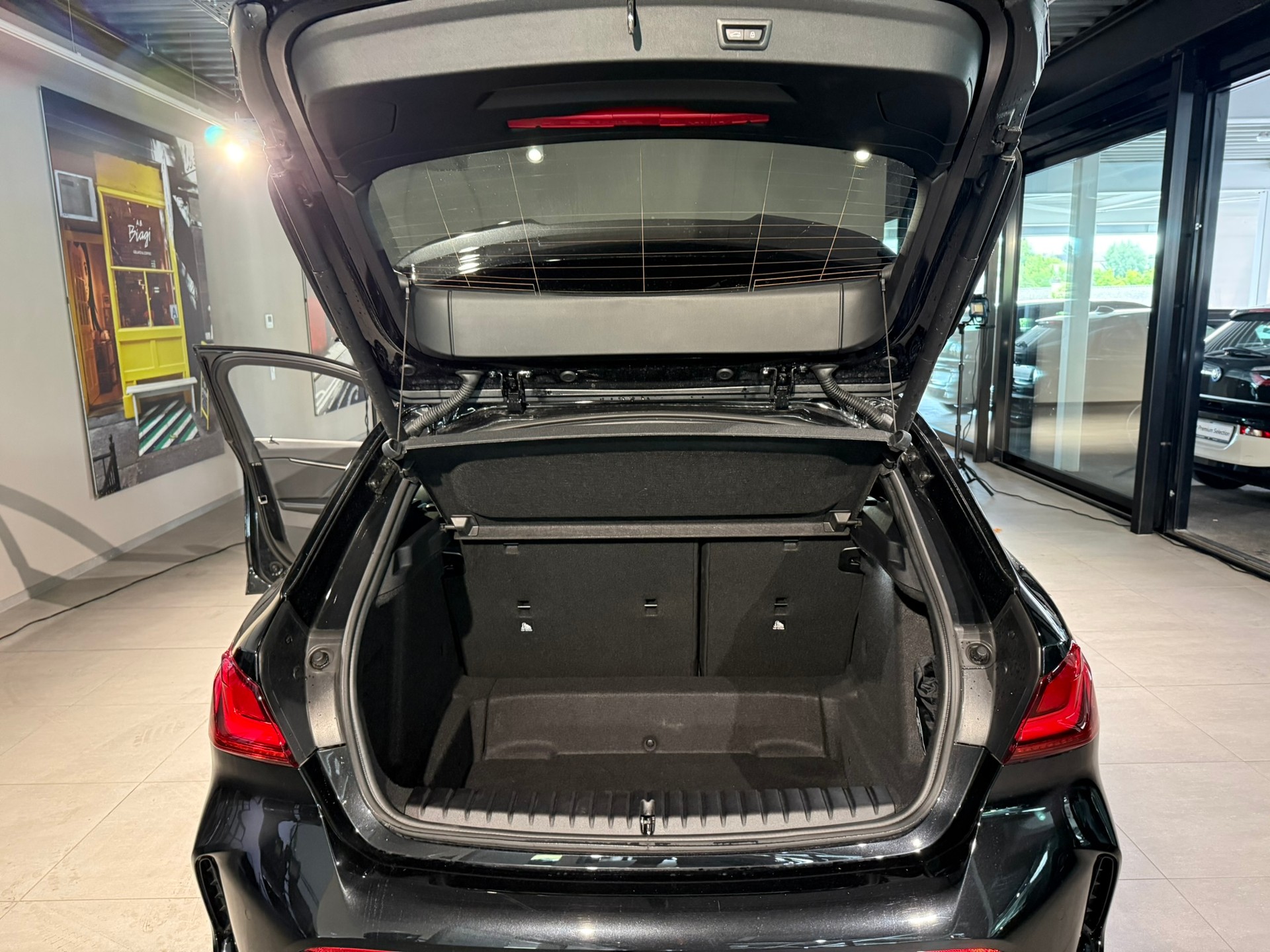 BMW M135i xDrive Steptronic-image-14