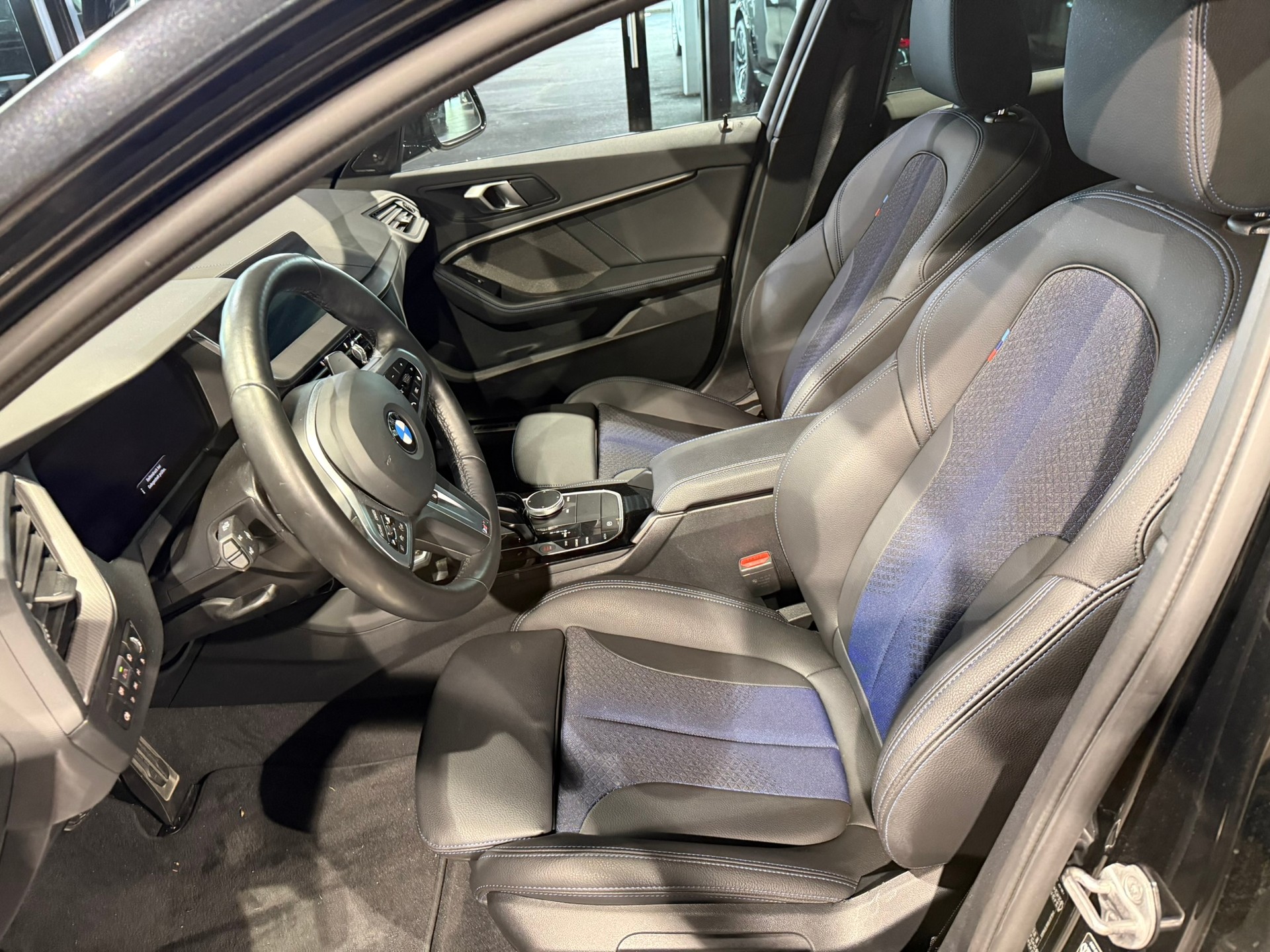 BMW M135i xDrive Steptronic-image-12