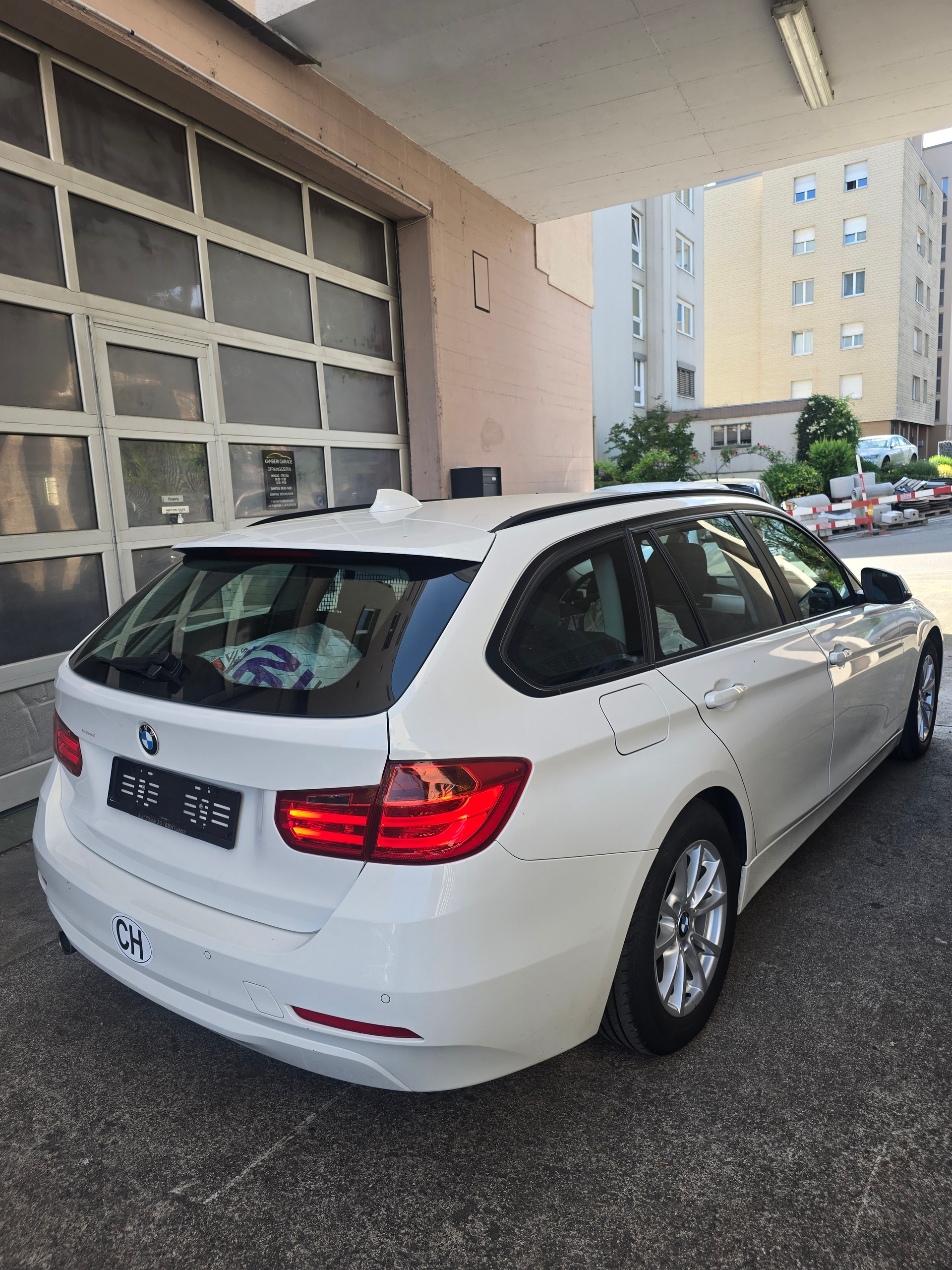 BMW 316d Touring Business Steptronic-image-4