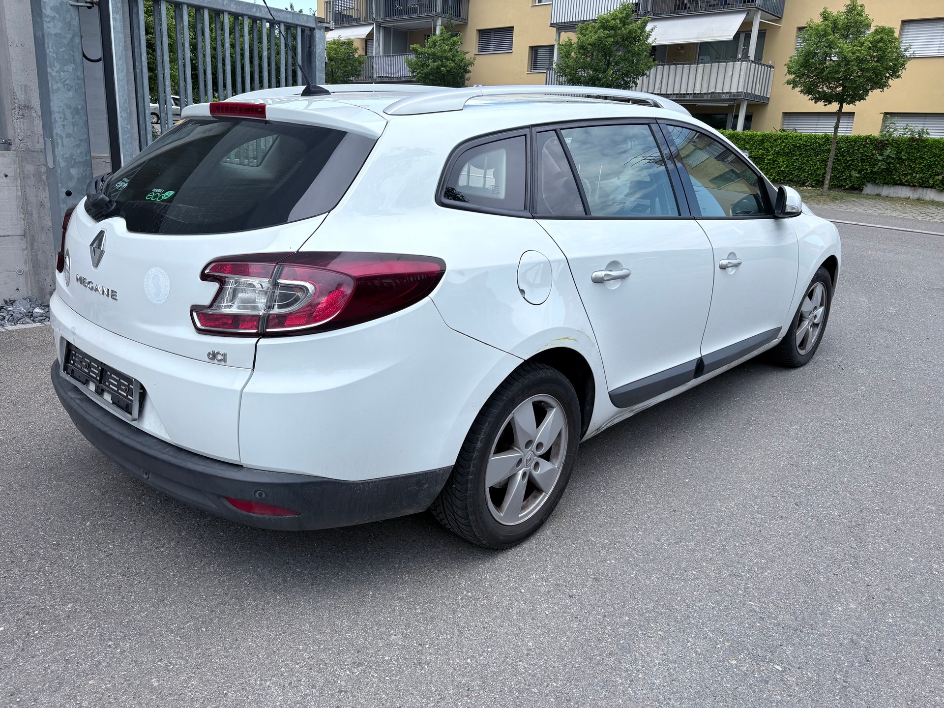 RENAULT Mégane Grandtour 1.5 dCi Dynamique EDC-image-5