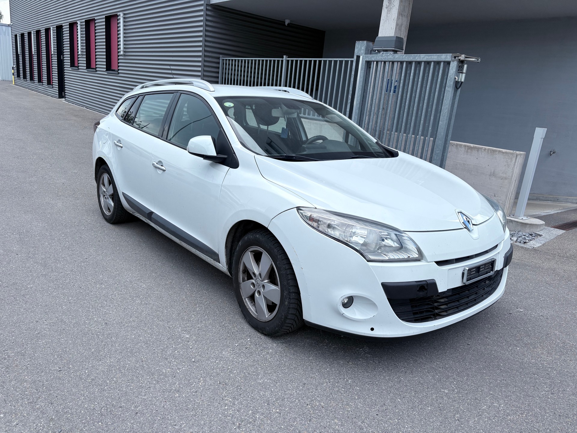 RENAULT Mégane Grandtour 1.5 dCi Dynamique EDC-image-1