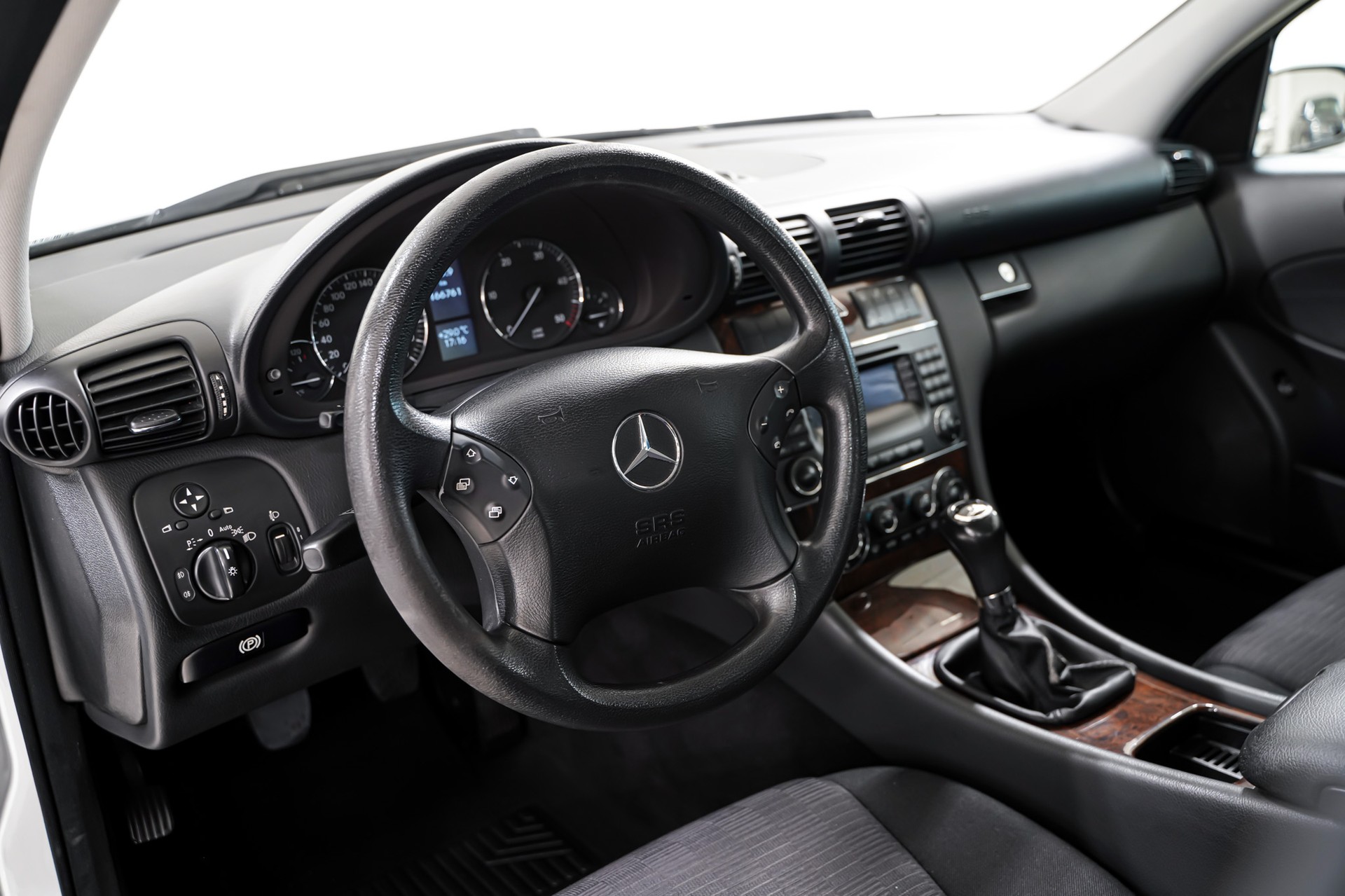 MERCEDES-BENZ C 220 CDI Avantgarde-image-9