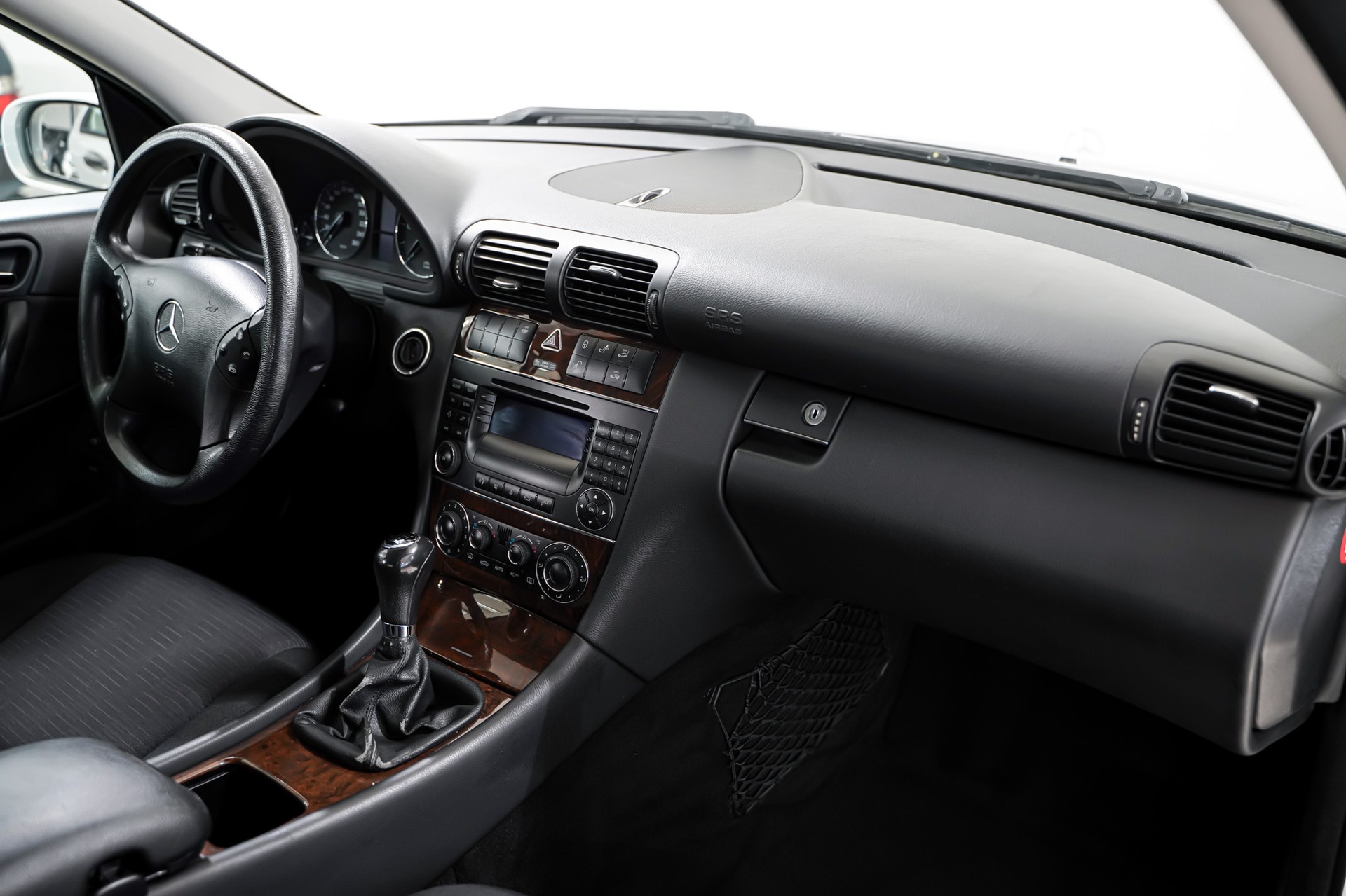 MERCEDES-BENZ C 220 CDI Avantgarde-image-15