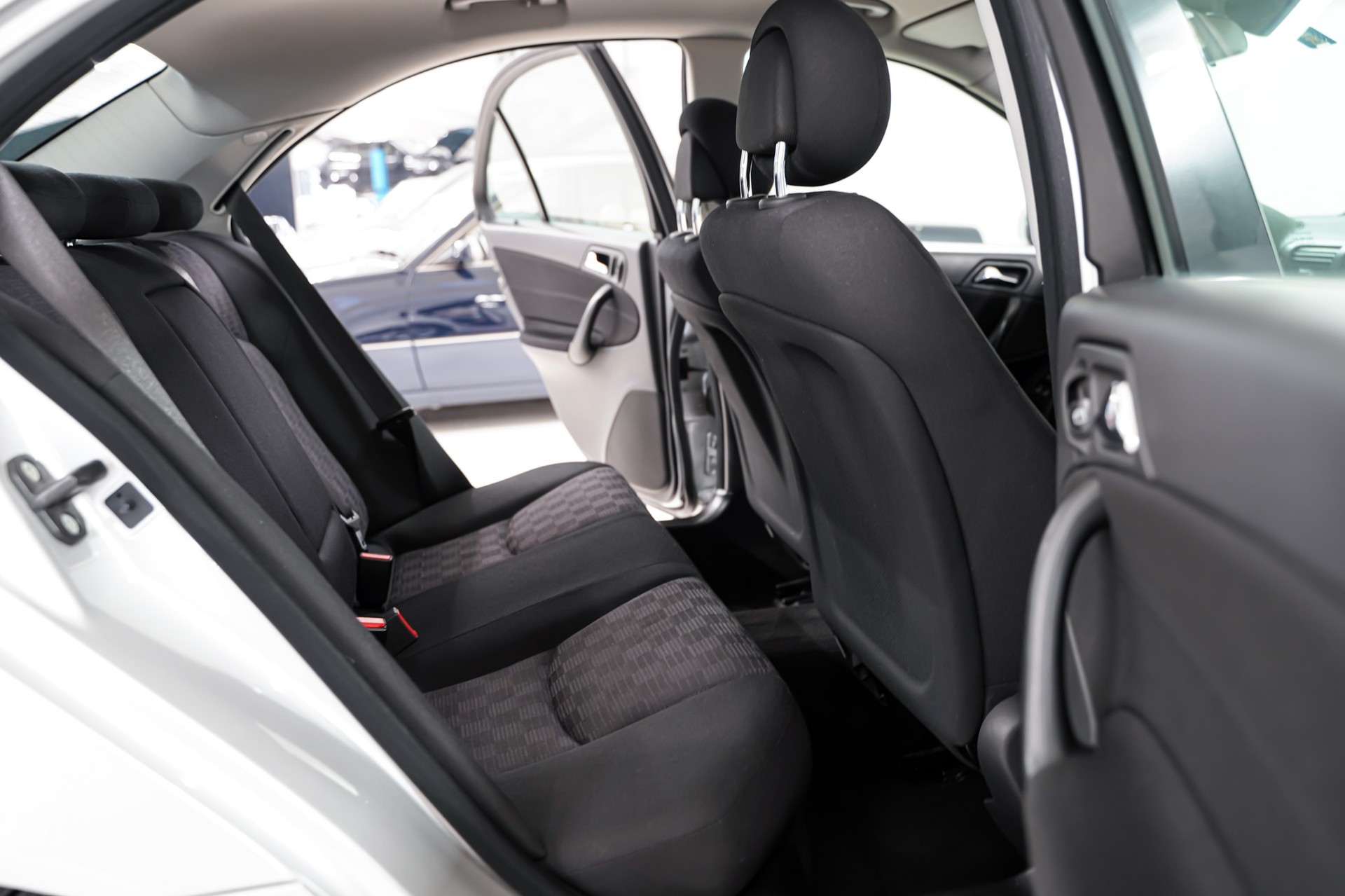 MERCEDES-BENZ C 220 CDI Avantgarde-image-12