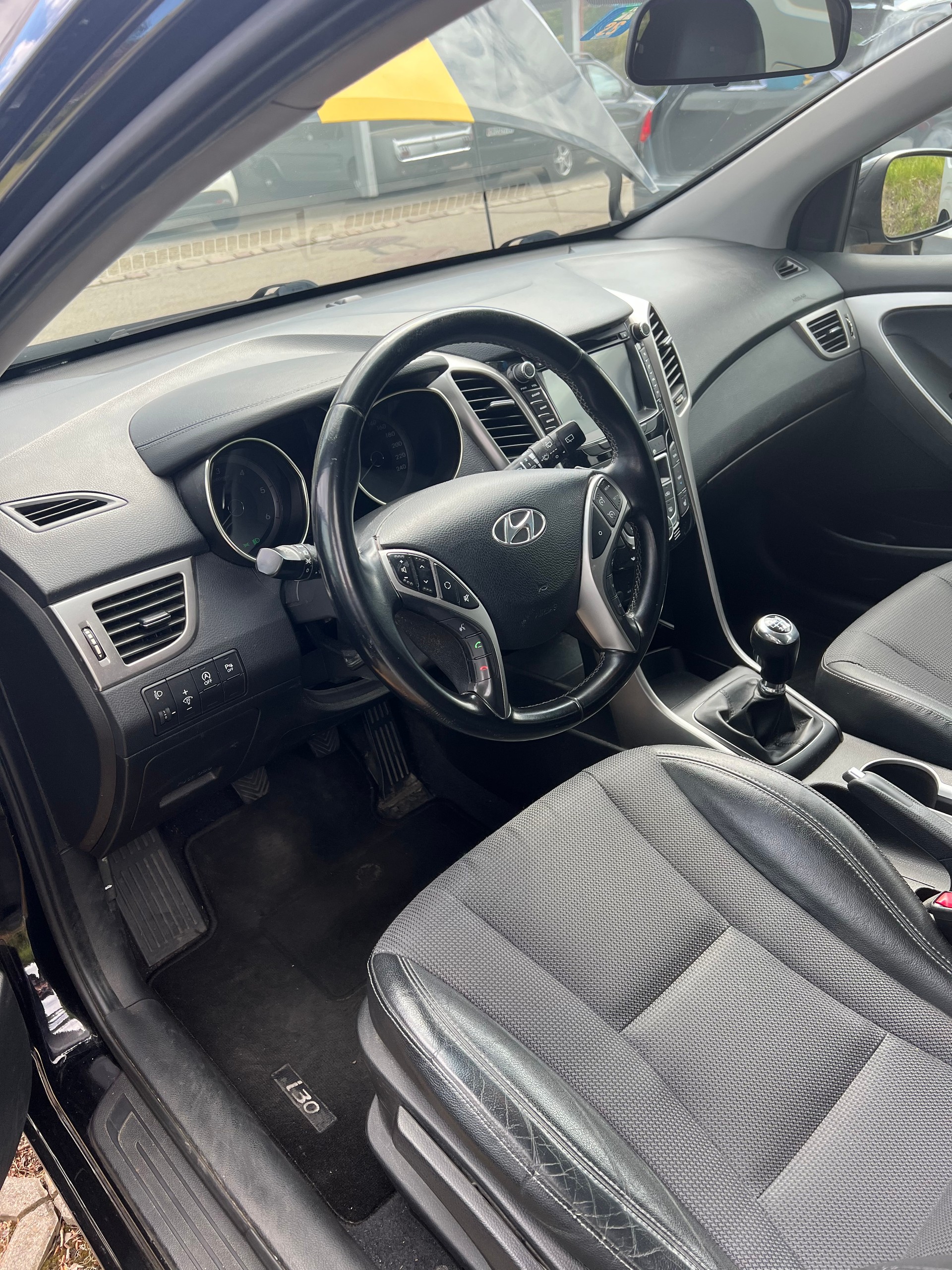 HYUNDAI i30 Wagon 1.6 CRDi Style-image-6