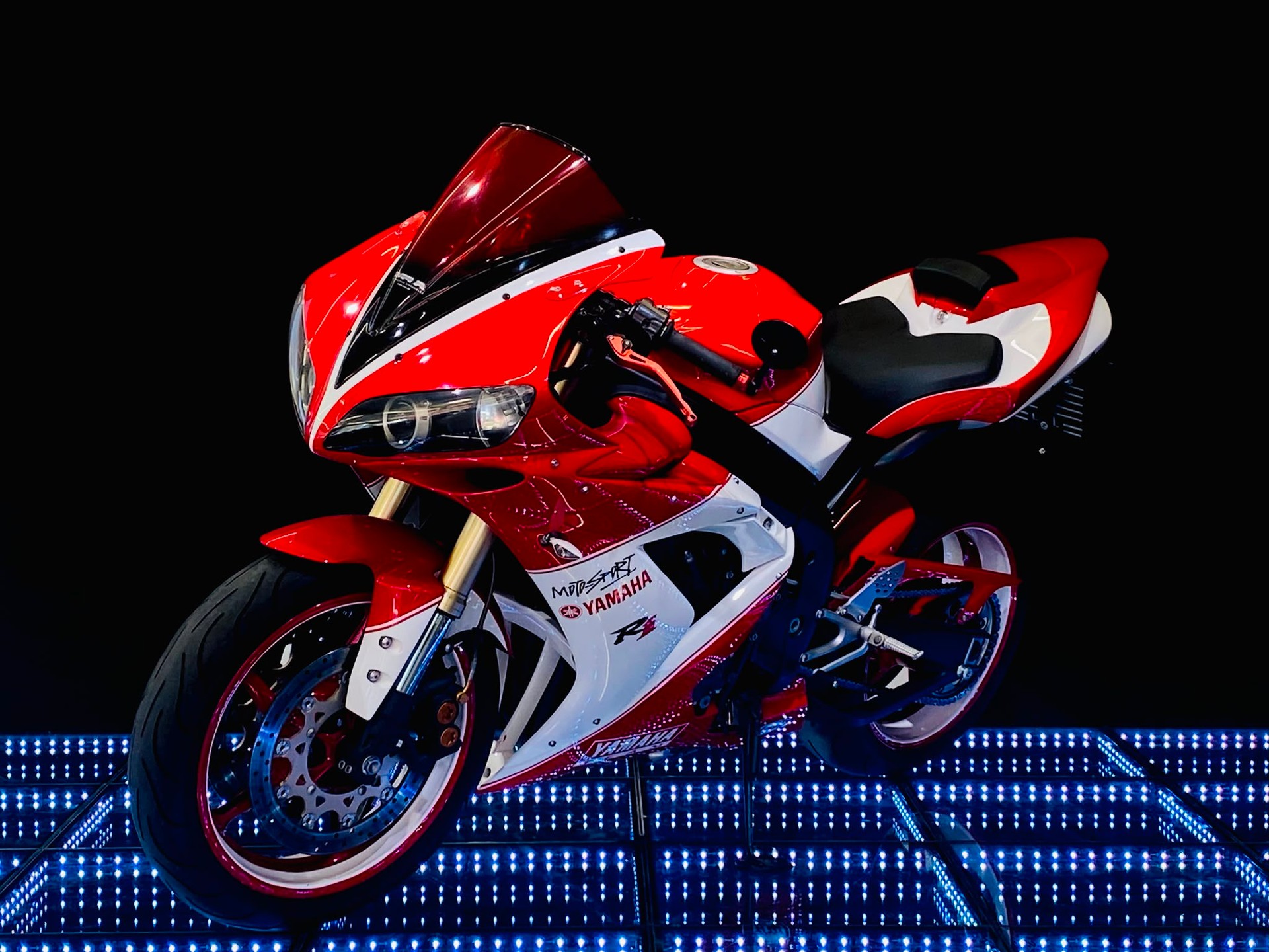 YAMAHA YZF-R1-image-1