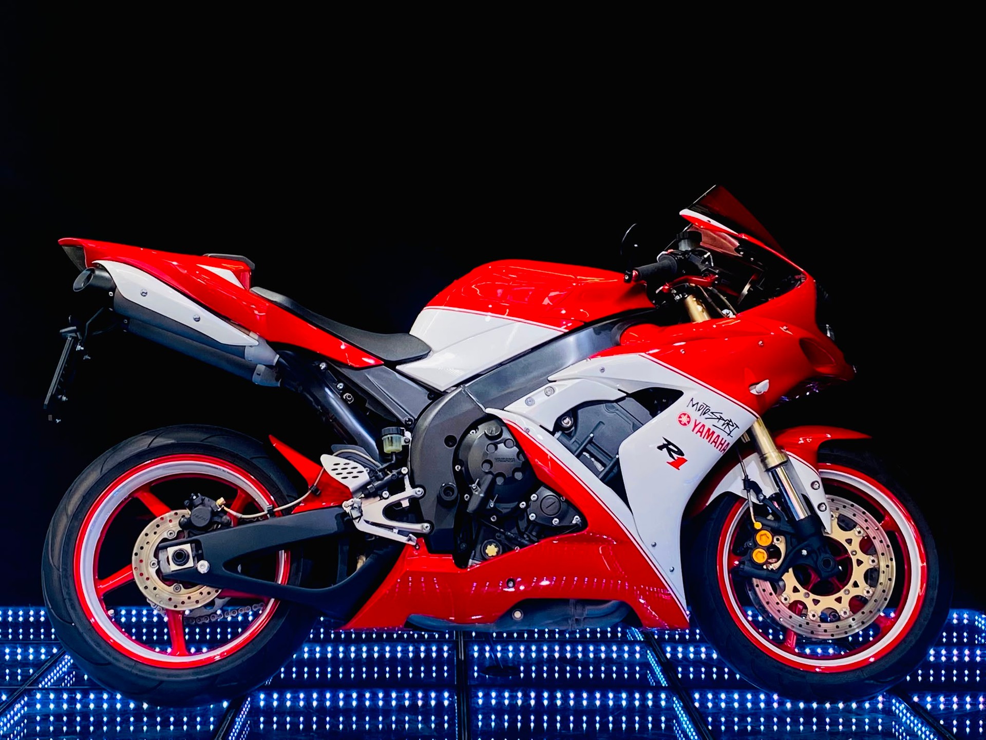 YAMAHA YZF-R1-image-2