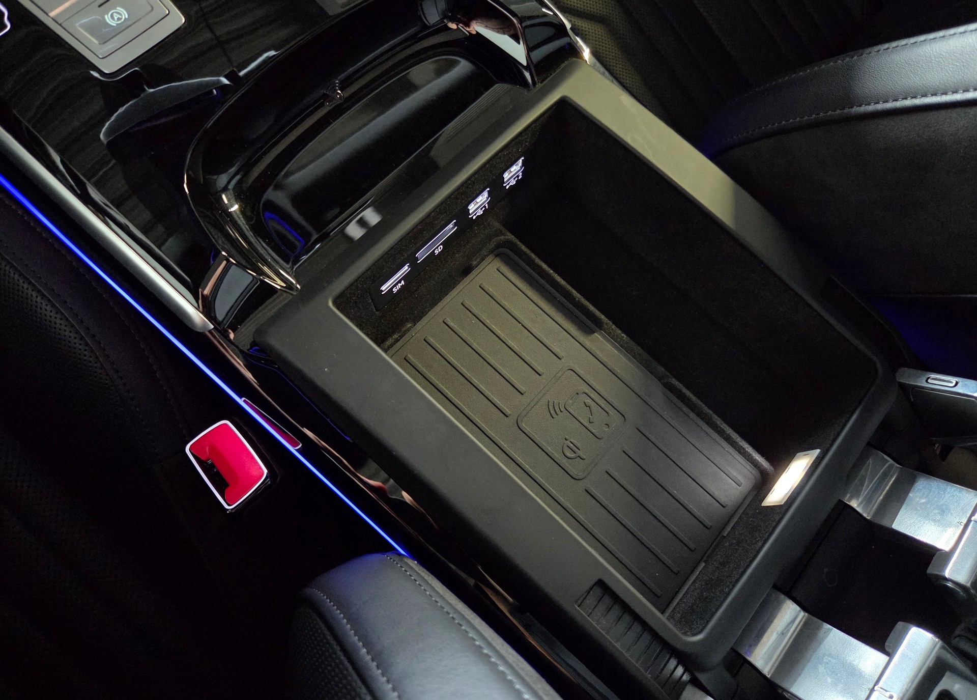 AUDI S8 4.0 V8 TFSI quattro T-Tronic-image-20