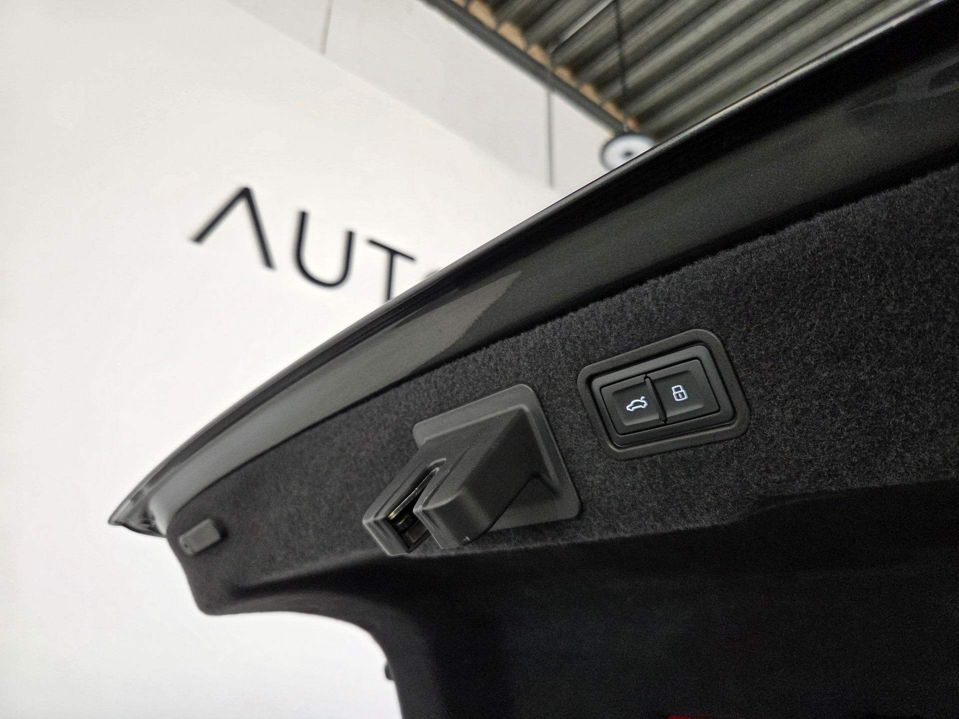 AUDI S8 4.0 V8 TFSI quattro T-Tronic-image-26