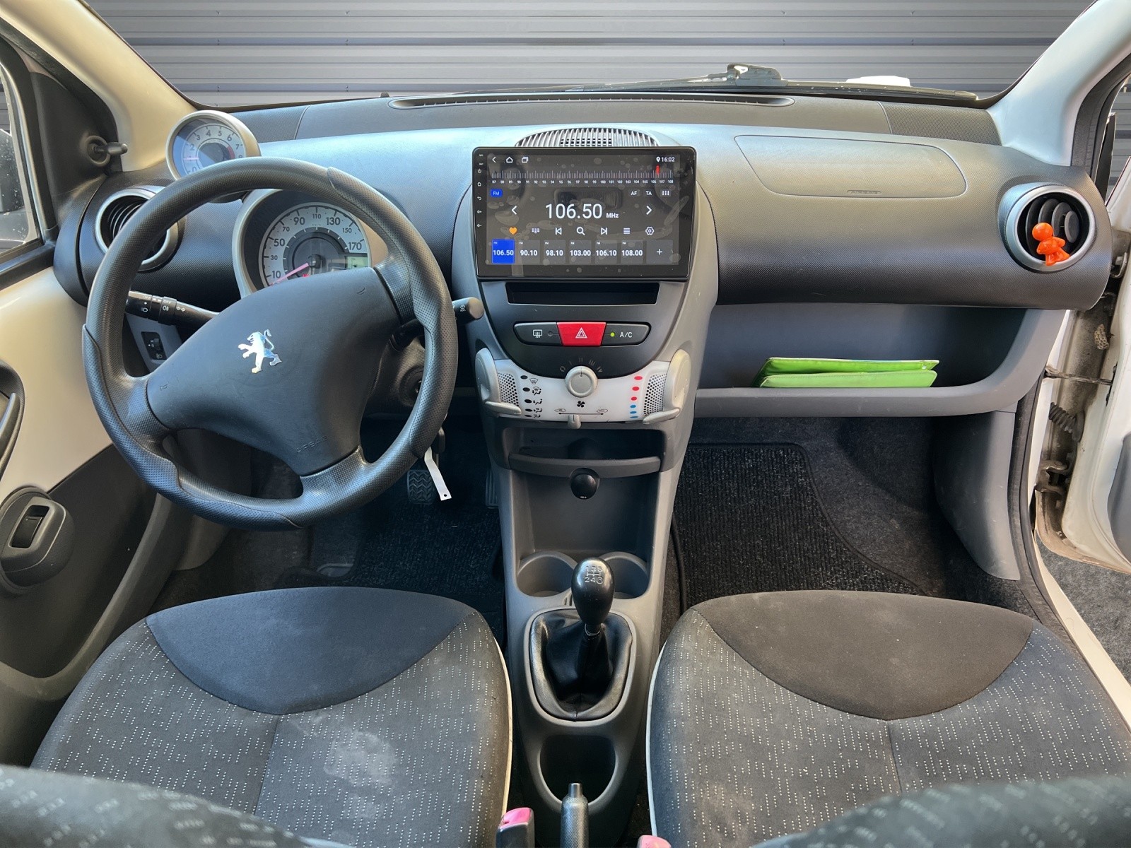 PEUGEOT 107 1.0 Trendy-image-11