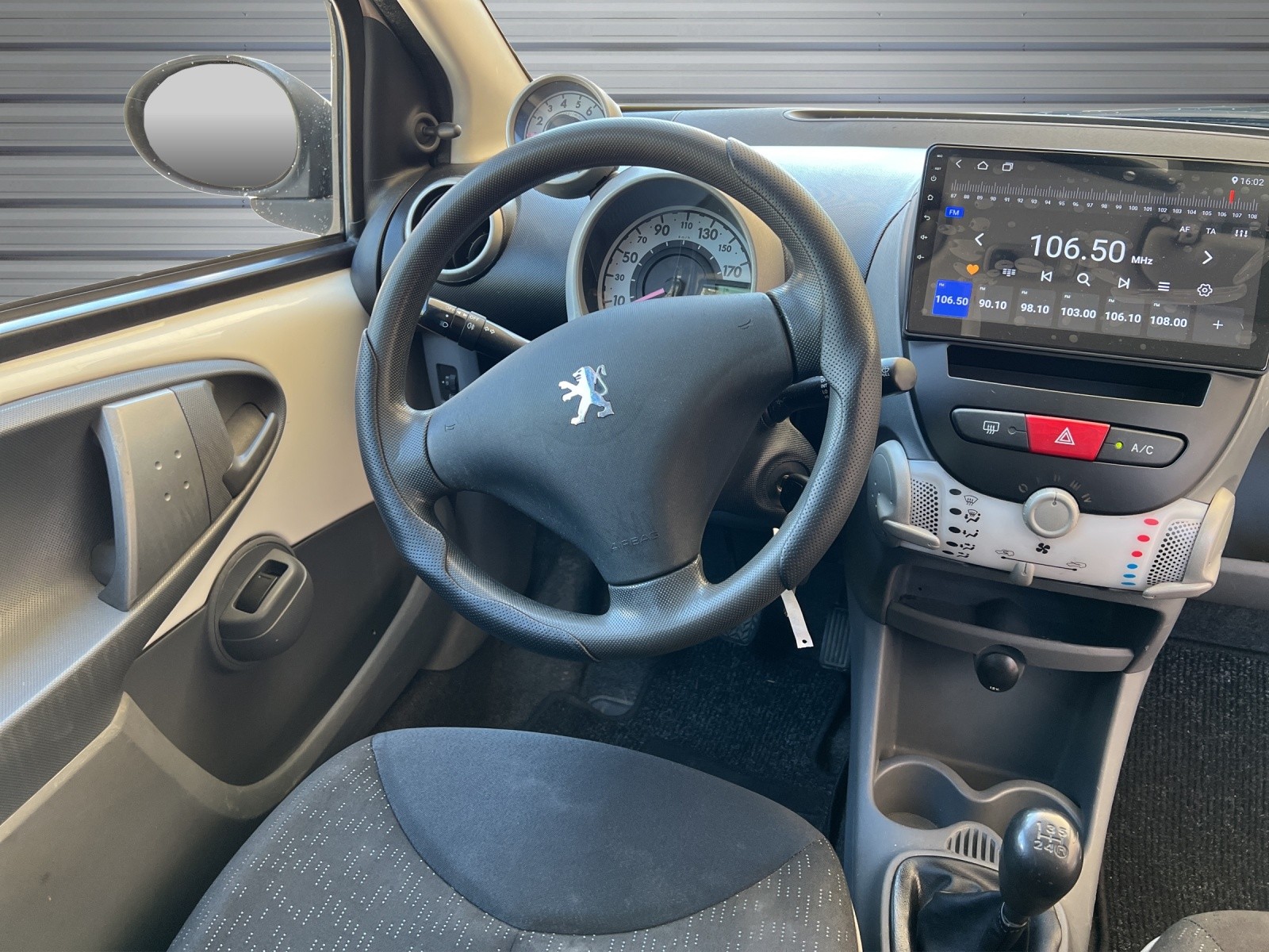 PEUGEOT 107 1.0 Trendy-image-8