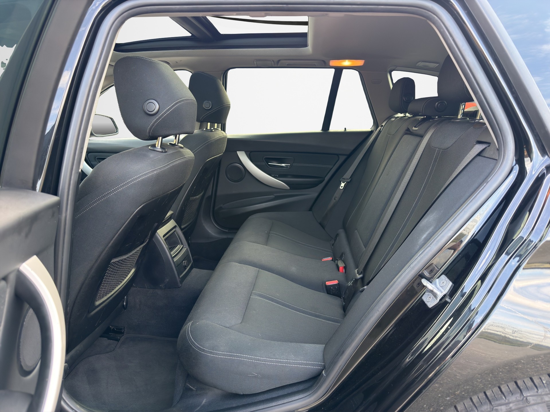 BMW 320d xDrive Touring Steptronic-image-10