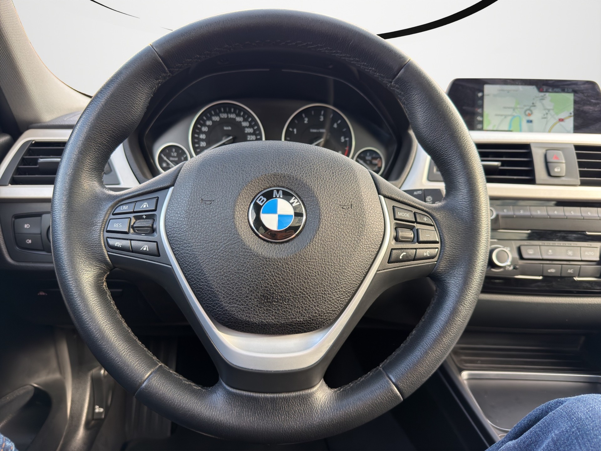 BMW 320d xDrive Touring Steptronic-image-16