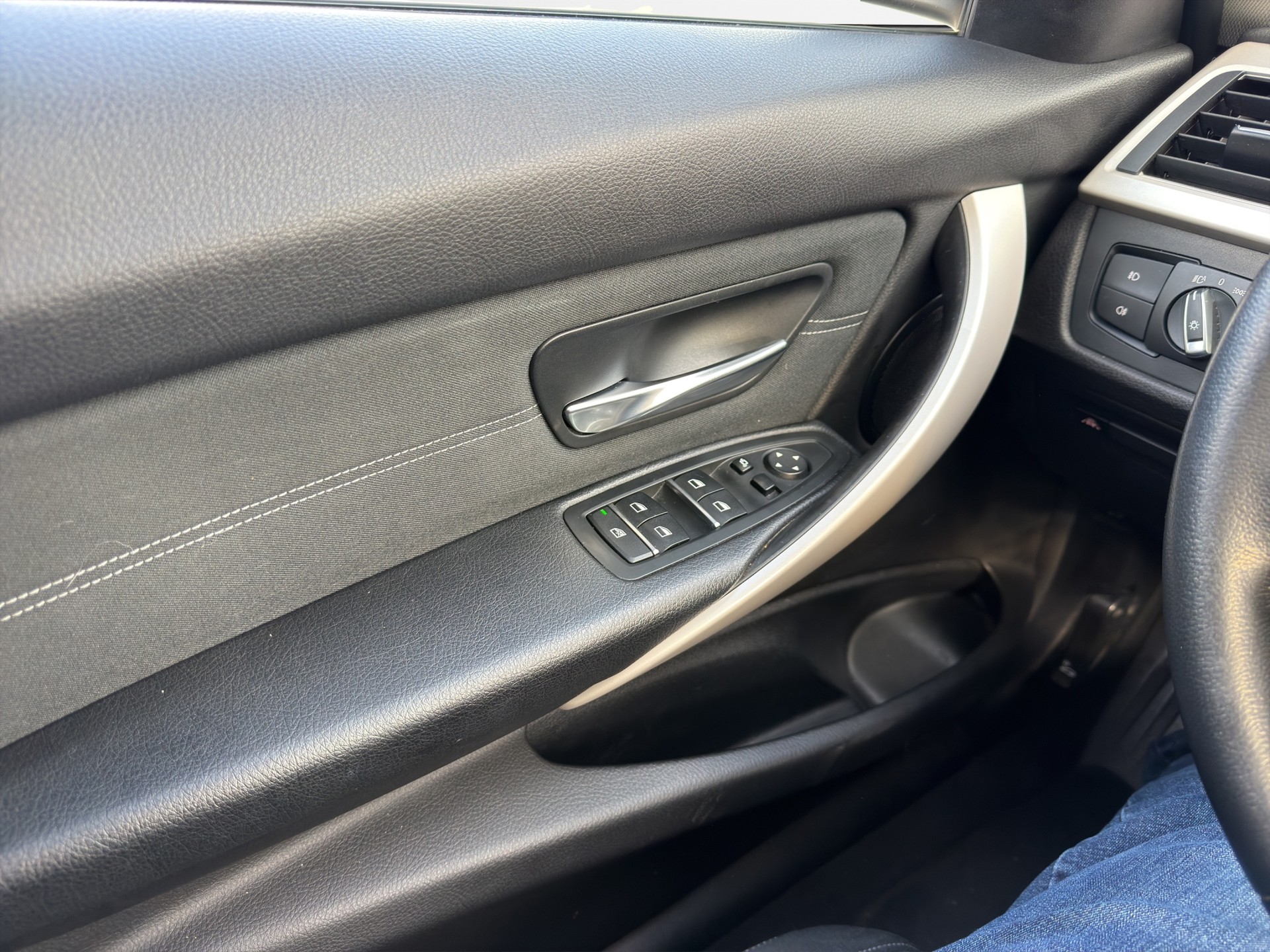 BMW 320d xDrive Touring Steptronic-image-14
