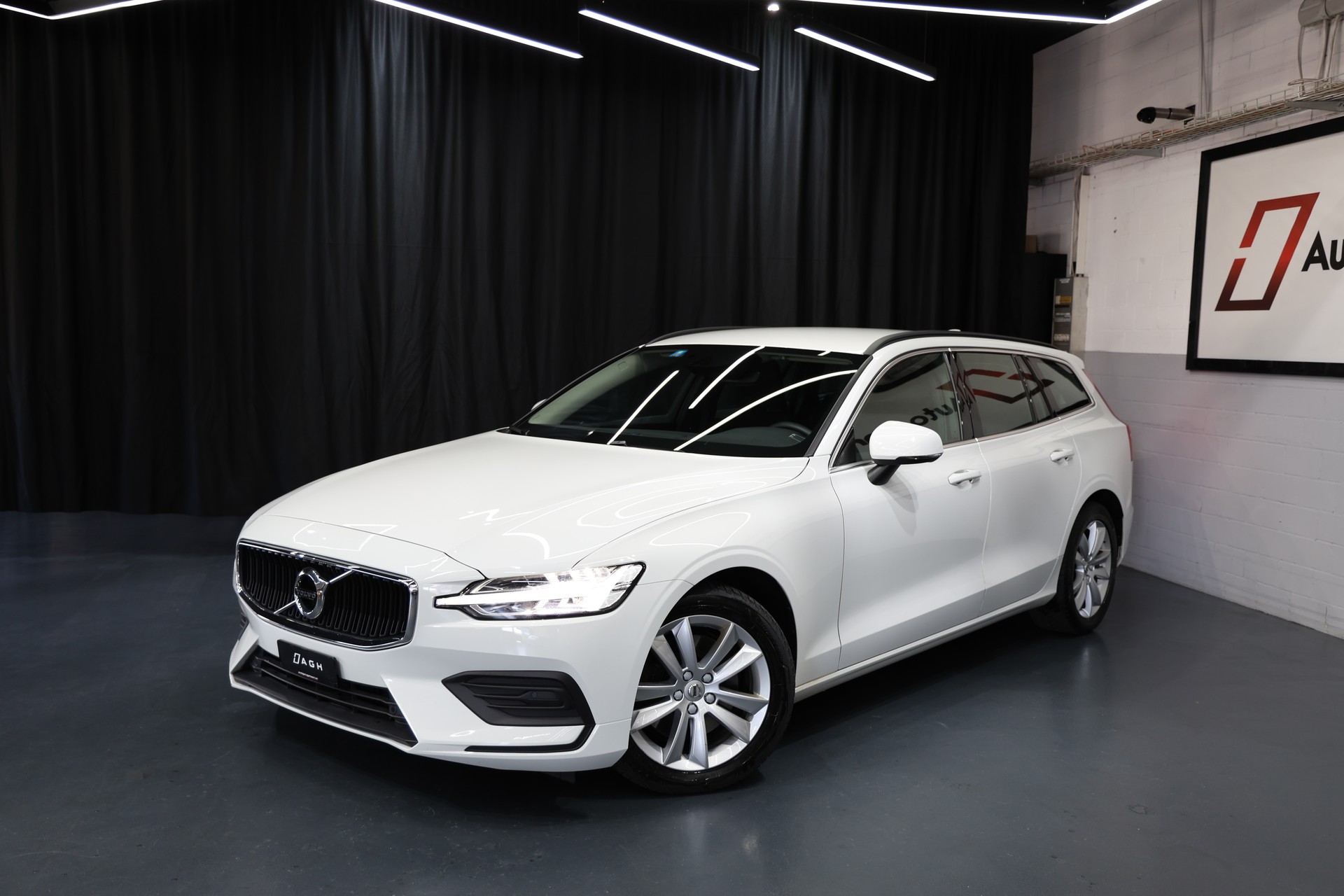 VOLVO V60 B4 Diesel Mild Hybrid Momentum Geartronic-showroom-element-1