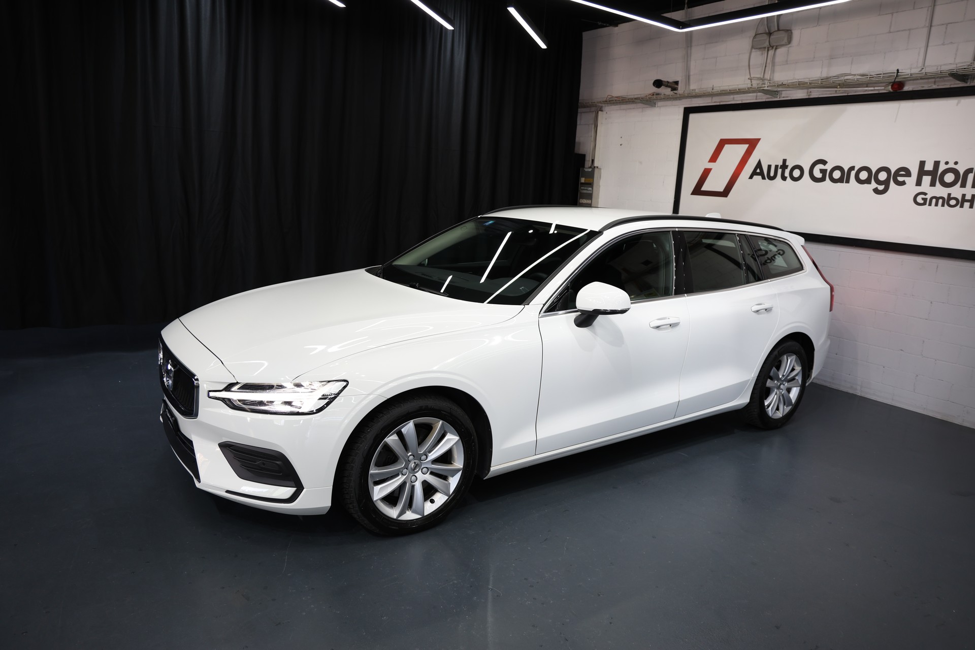 VOLVO V60 B4 Diesel Mild Hybrid Momentum Geartronic-showroom-element-3