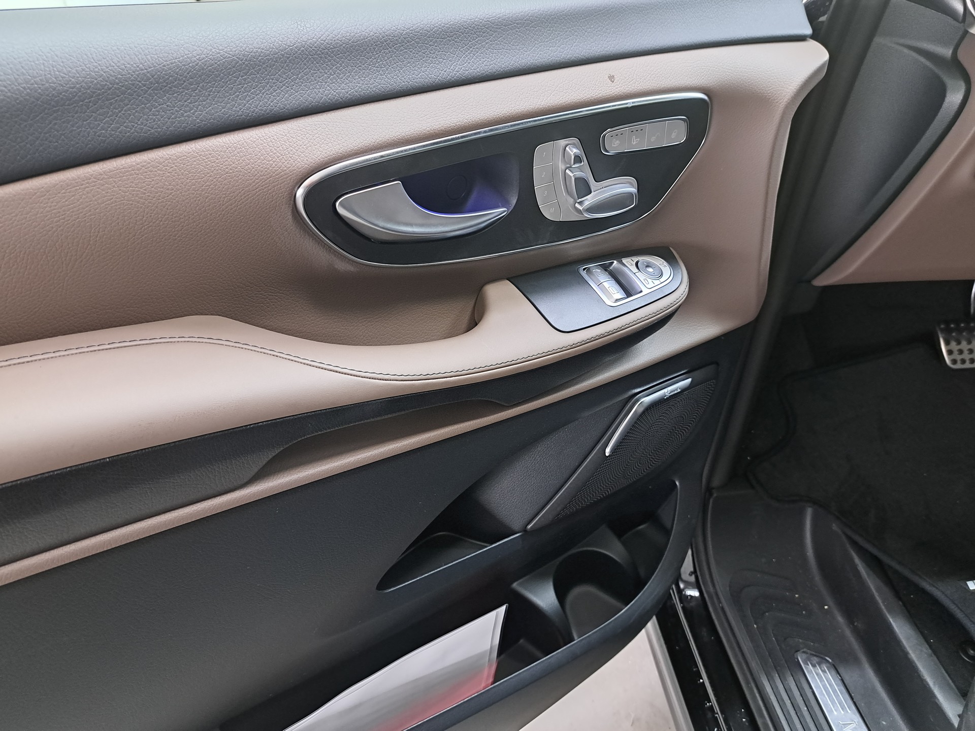 MERCEDES-BENZ V 300 d 4MATIC EXCLUSIVE Swiss Edition 3200mm L-image-13