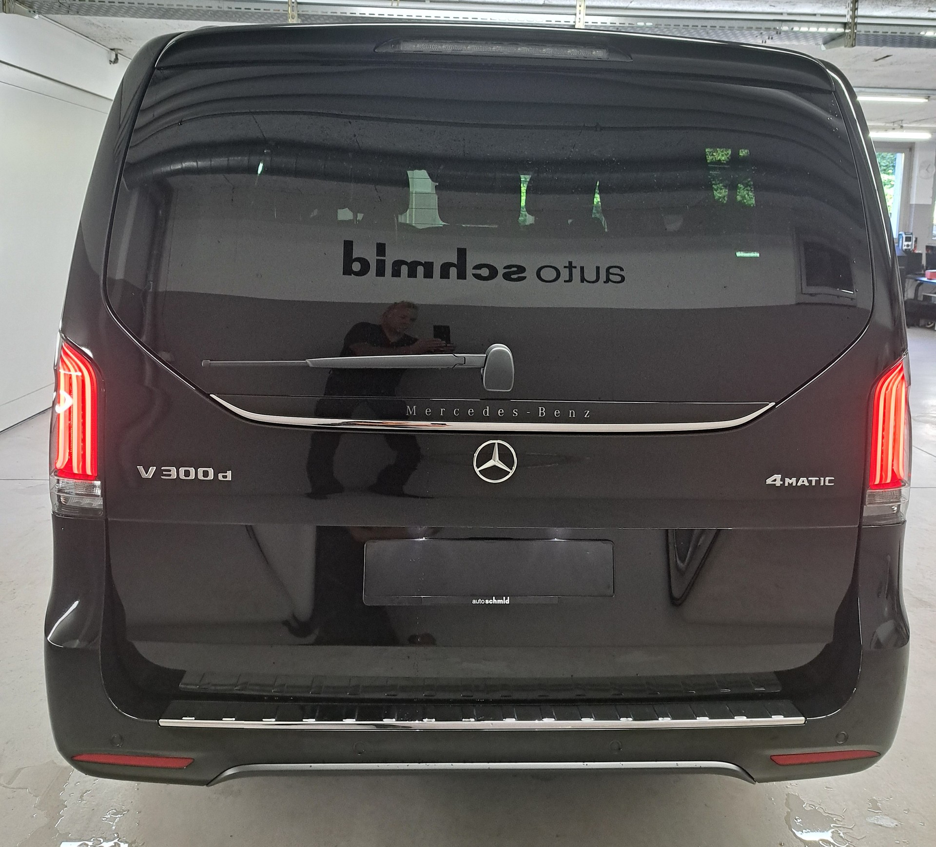 MERCEDES-BENZ V 300 d 4MATIC EXCLUSIVE Swiss Edition 3200mm L-showroom-element-2