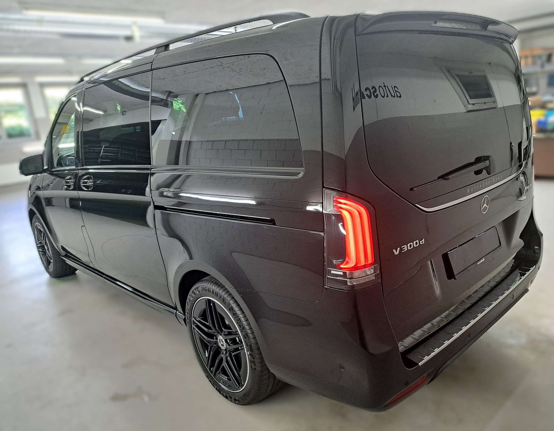 MERCEDES-BENZ V 300 d 4MATIC EXCLUSIVE Swiss Edition 3200mm L-image-4
