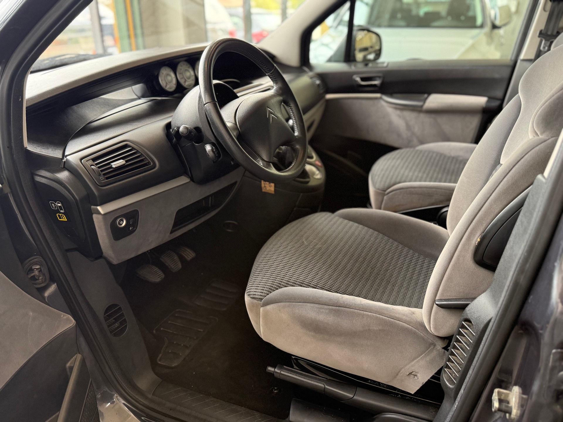 CITROEN C8 2.0 16V HDi Attraction-image-6
